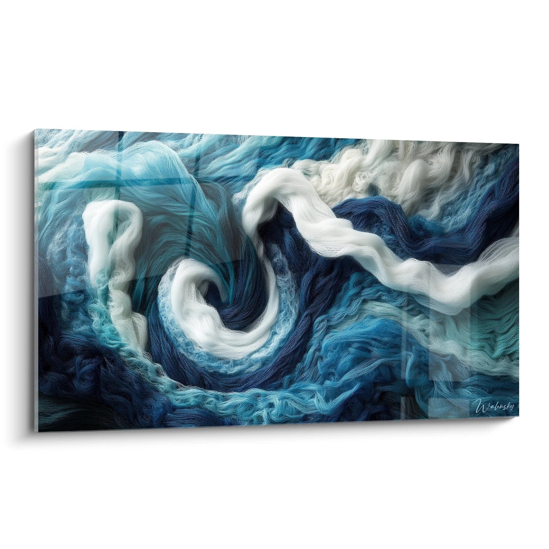 Un tableau représentant des vagues océaniques tourbillonnantes où des fibres blanches et bleues s'entrelacent en spirales. Les textures soyeuses créent un effet de mouvement perpétuel avec des dégradés de bleu marine, turquoise et blanc écumeux simulant le flux aquatique.
