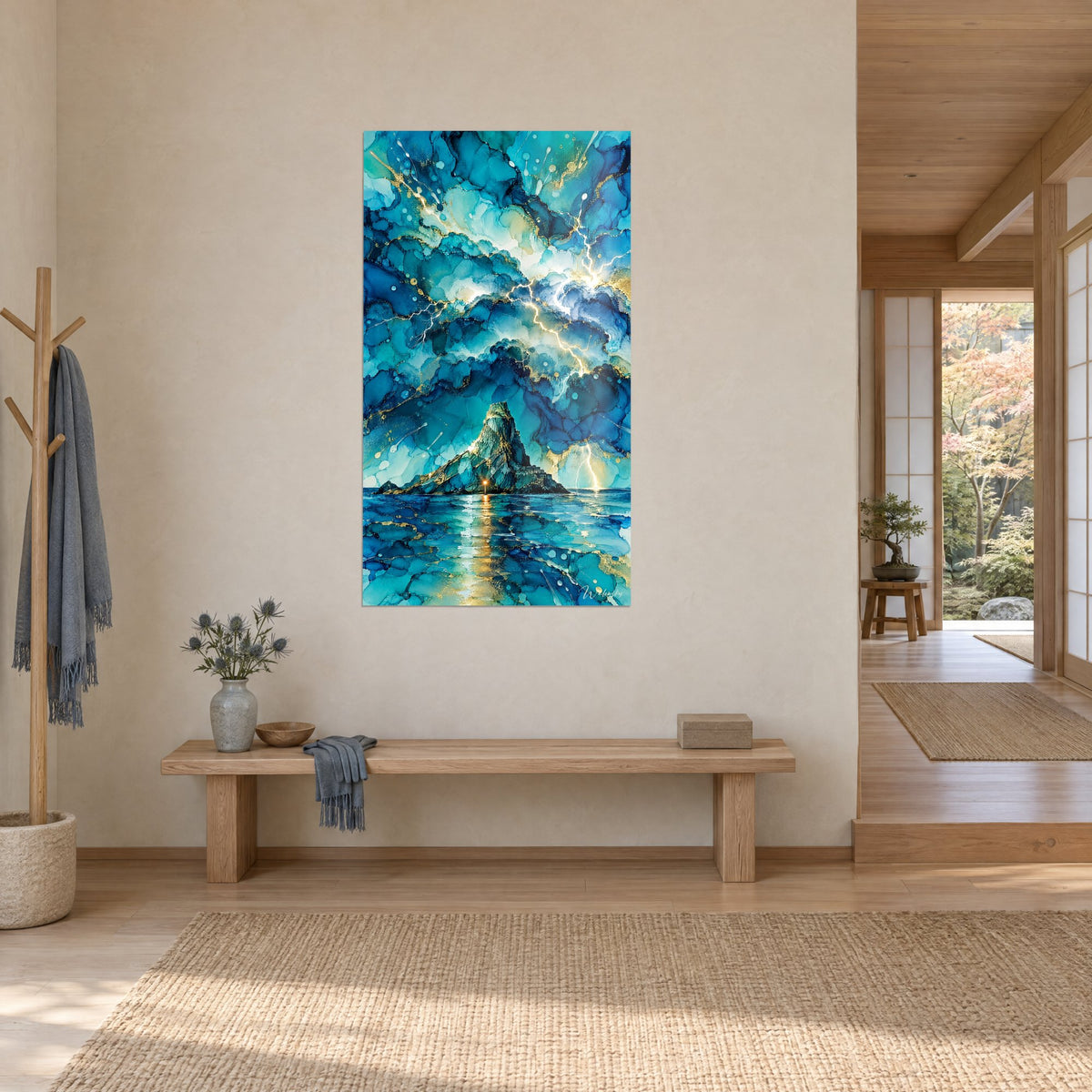 Tableau îlot rocheux battu par la foudre, nuages bleu cobalt et veines d'or, reflets sur la mer, mur beige, vue de trois-quarts