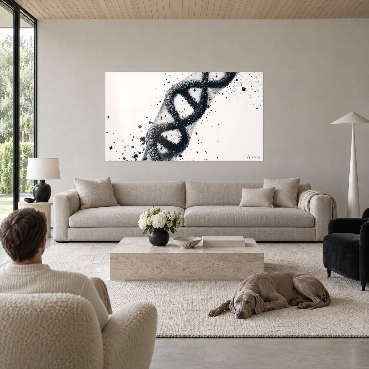 Gemälde DNA-Helix aus schwarzen Splittern auf elfenbeinfarbenem Grund, herausgeschleuderte Scherben, über einem Sofa in einem hellen Wohnzimmer