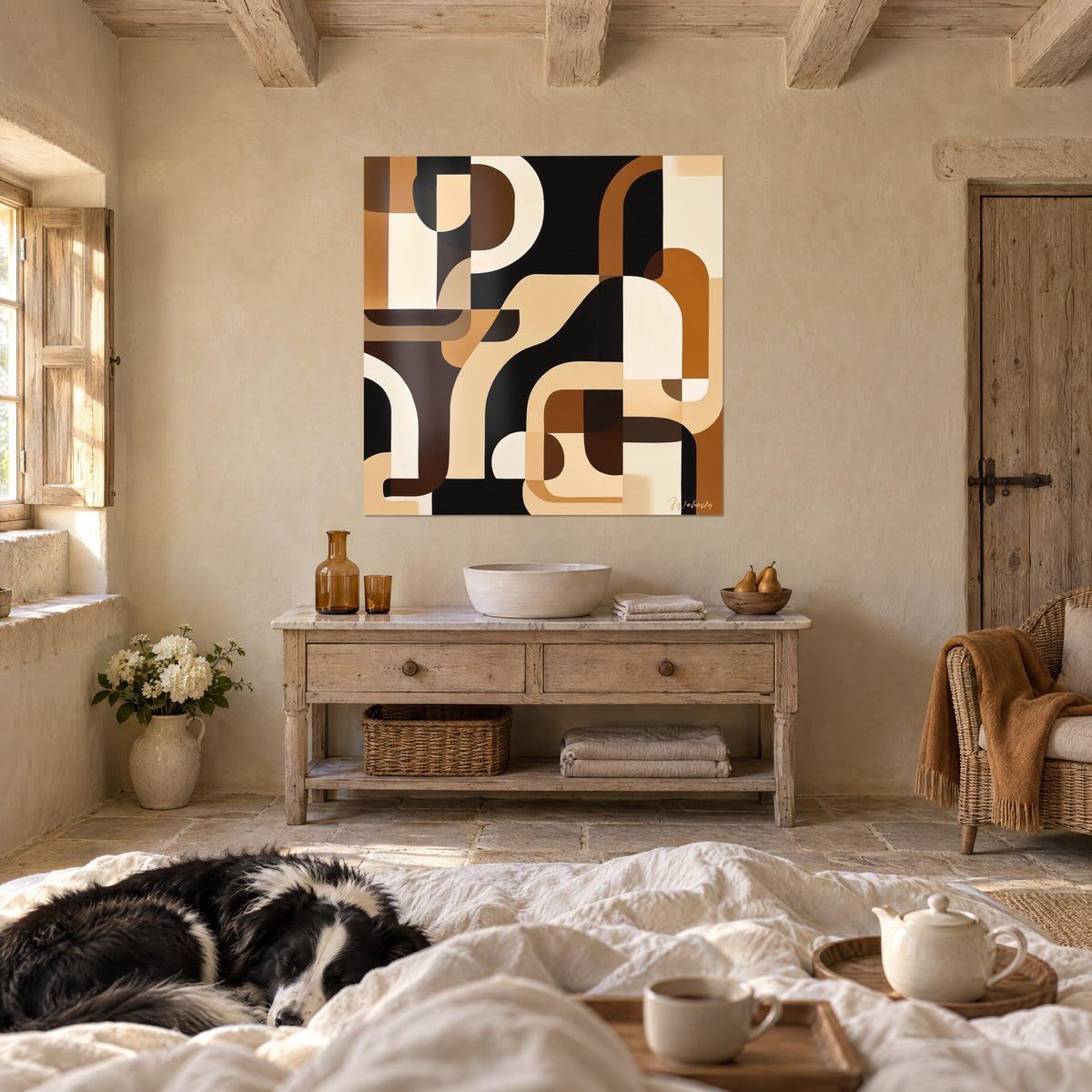 Cuadro mosaico de curvas en crema, marrón chocolate y negro, vigas vistas, collie tumbado, sobre una cama en un dormitorio luminoso