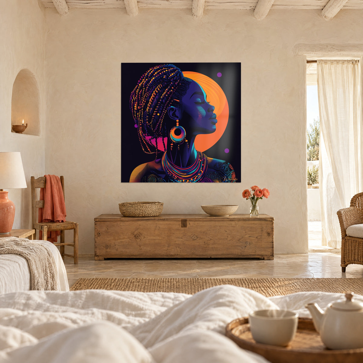 Gemälde weibliche Silhouette mit orangen Perlenzöpfen und großer orangefarbener Sonne auf nächtlichem Hintergrund, über einem Bett in einem hellen Schlafzimmer