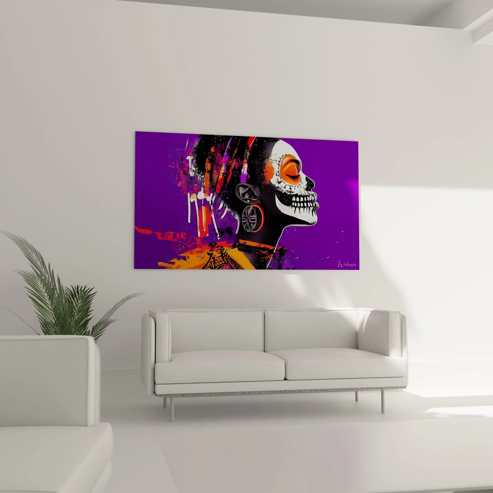 Tableau africain mural représentant un héron peint à l'aquarelle accroché au-dessus d'un canapé blanc dans un salon moderne