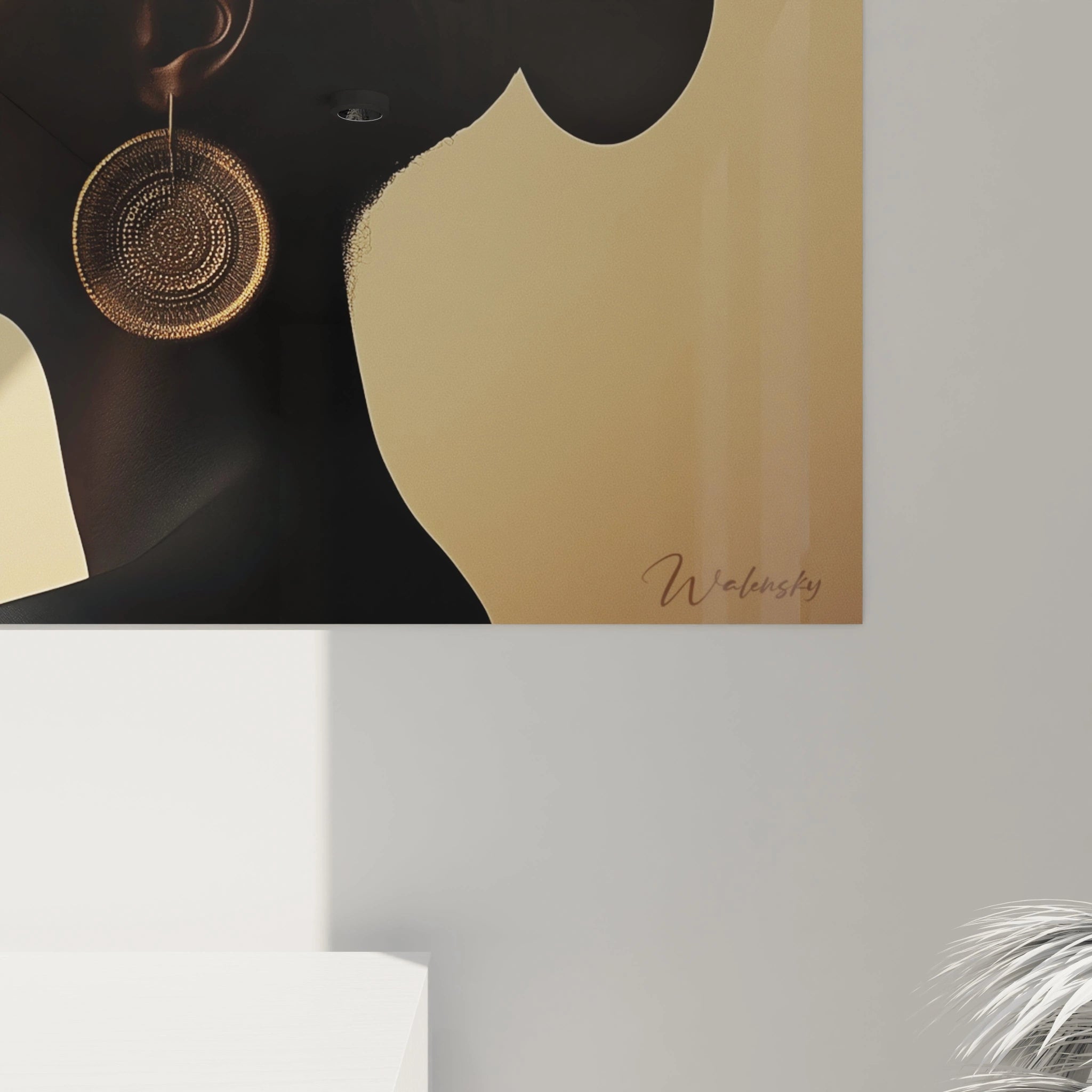 Tableau africain mural Walensky représentant un profil féminin stylisé avec boucle d'oreille dorée