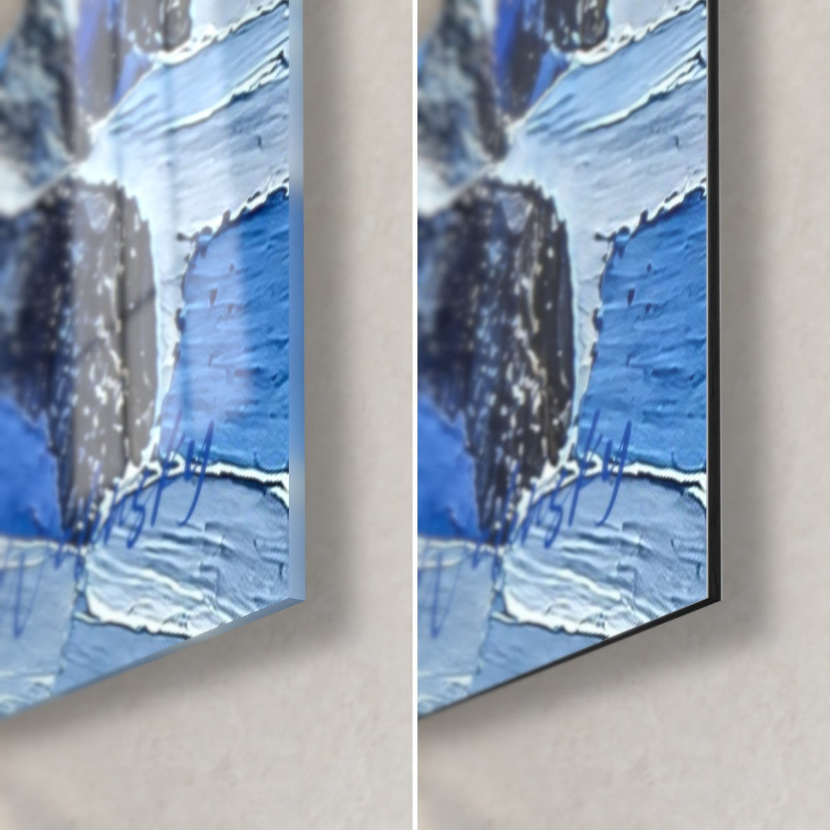 Tableau massif enneigé bleu cobalt, coin bas droit : verre acrylique brillant à gauche, Dibond noir mat à droite, tranche 3 mm