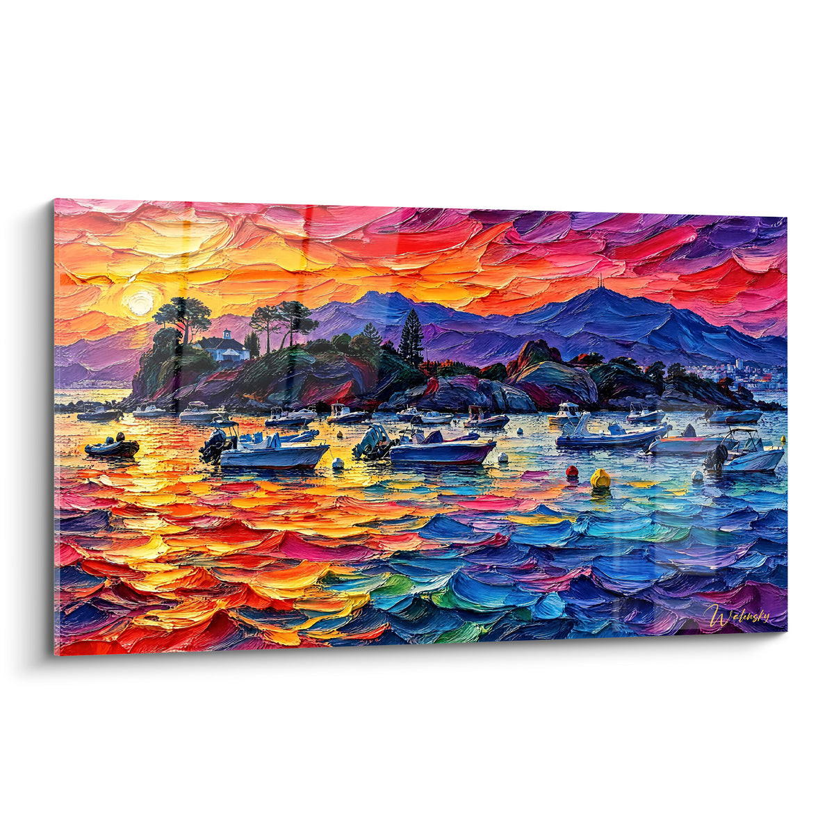 Quadro baia corsa con barche ormeggiate, cielo arancio e viola, mare turchese che diventa dorato al tramonto