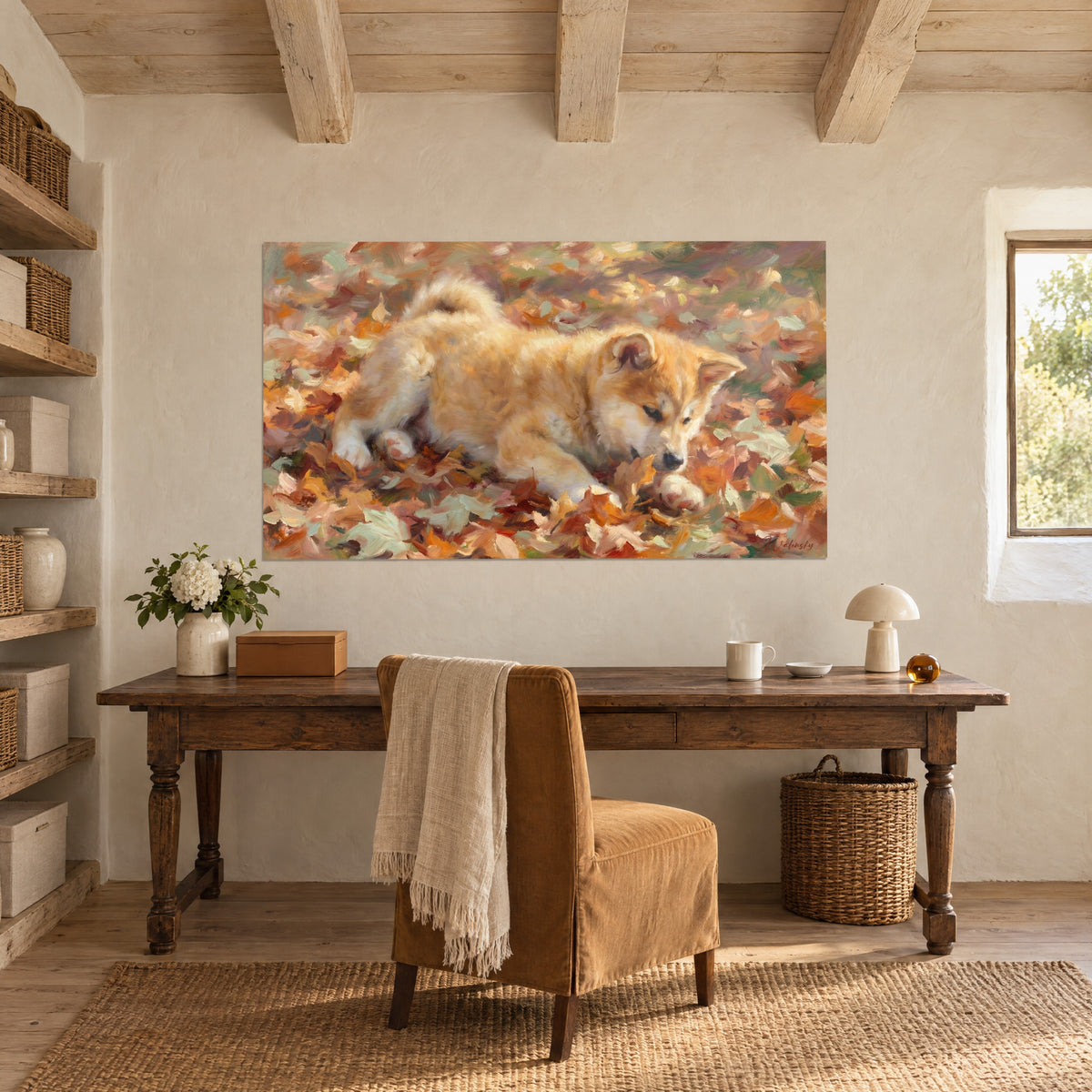 Quadro piccolo cane rossiccio e crema su un tappeto di foglie dorate, in bella vista sopra una scrivania in legno