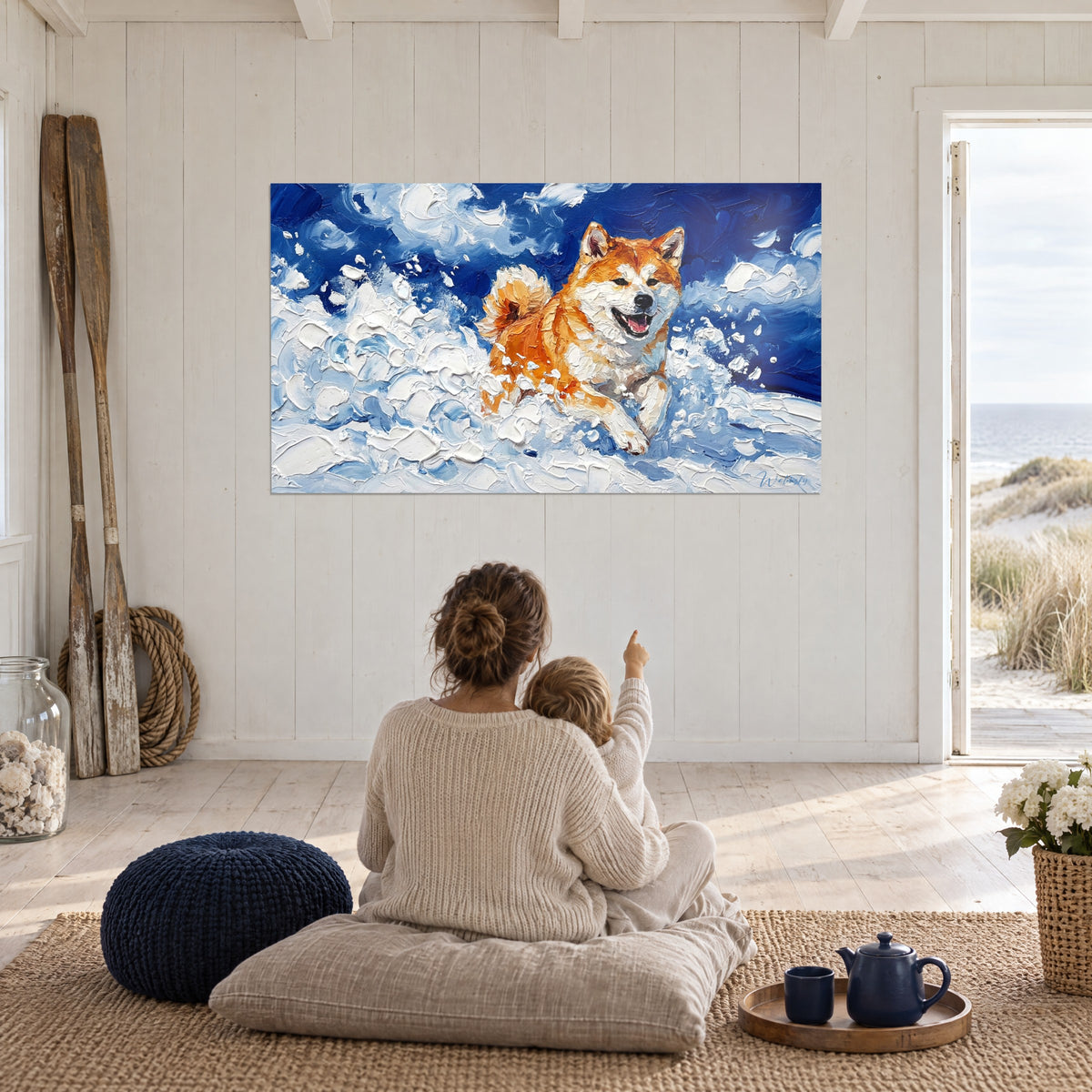 Gemälde Akita Inu, der azurblauen und weißen Schnee aufwirbelt, Mutter und Kind von hinten auf einem Kissen sitzend, große Fensterfront zum Strand