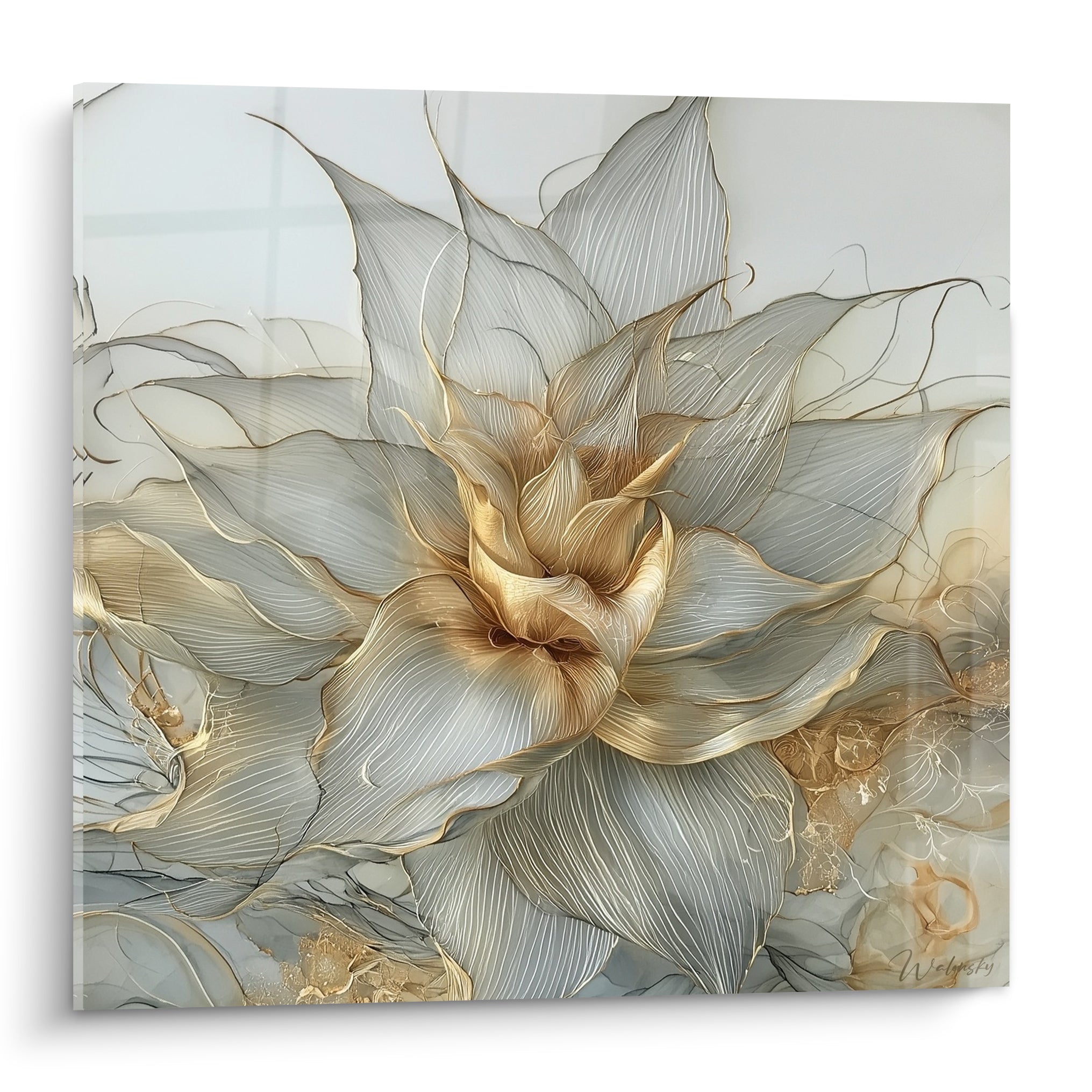 Aloe vera aux pétales argentés et cœur doré, style alcohol ink, fond ivoire lumineux