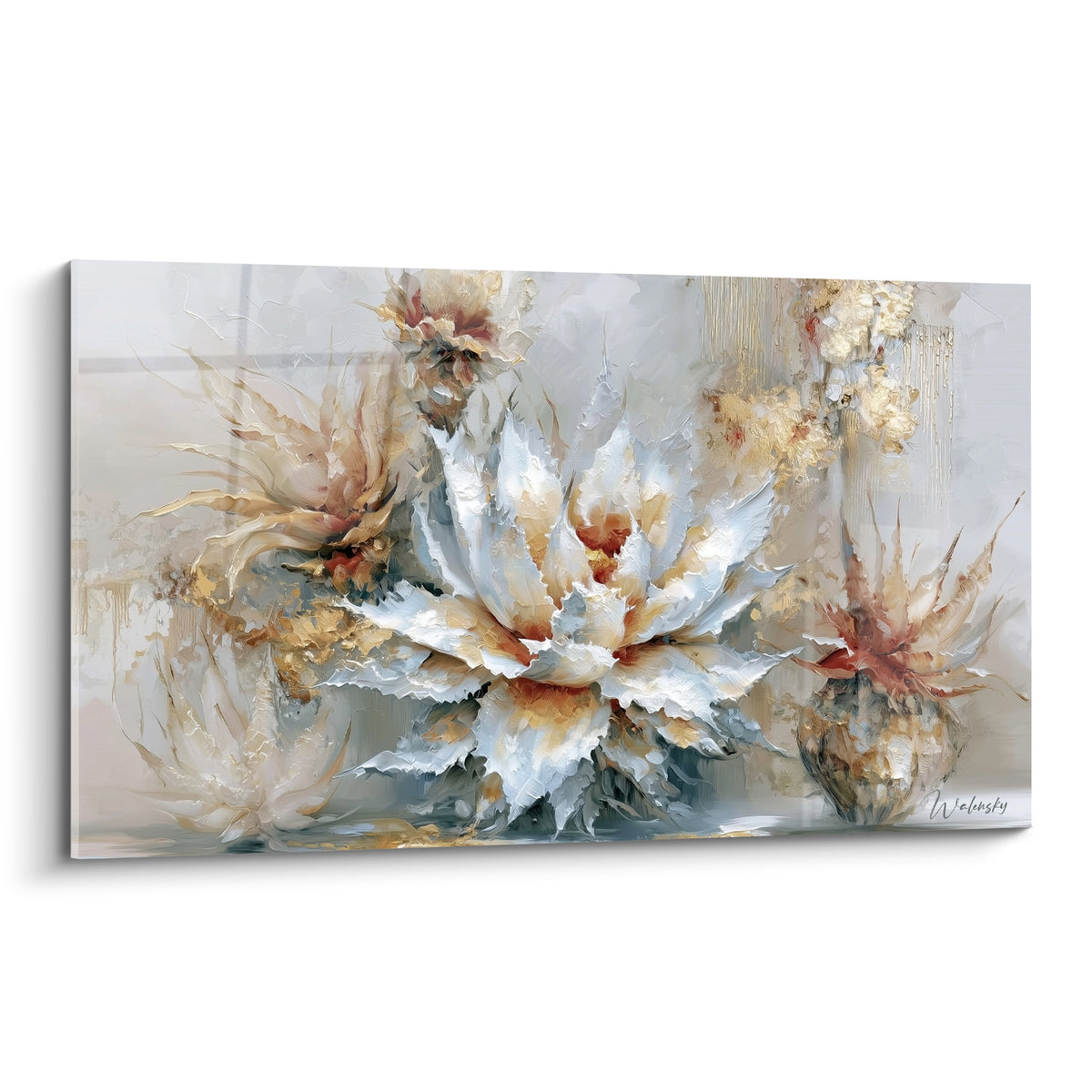 Aloe vera blanc et doré aux feuilles sculptées, empâtements épais sur fond gris perle nuancé