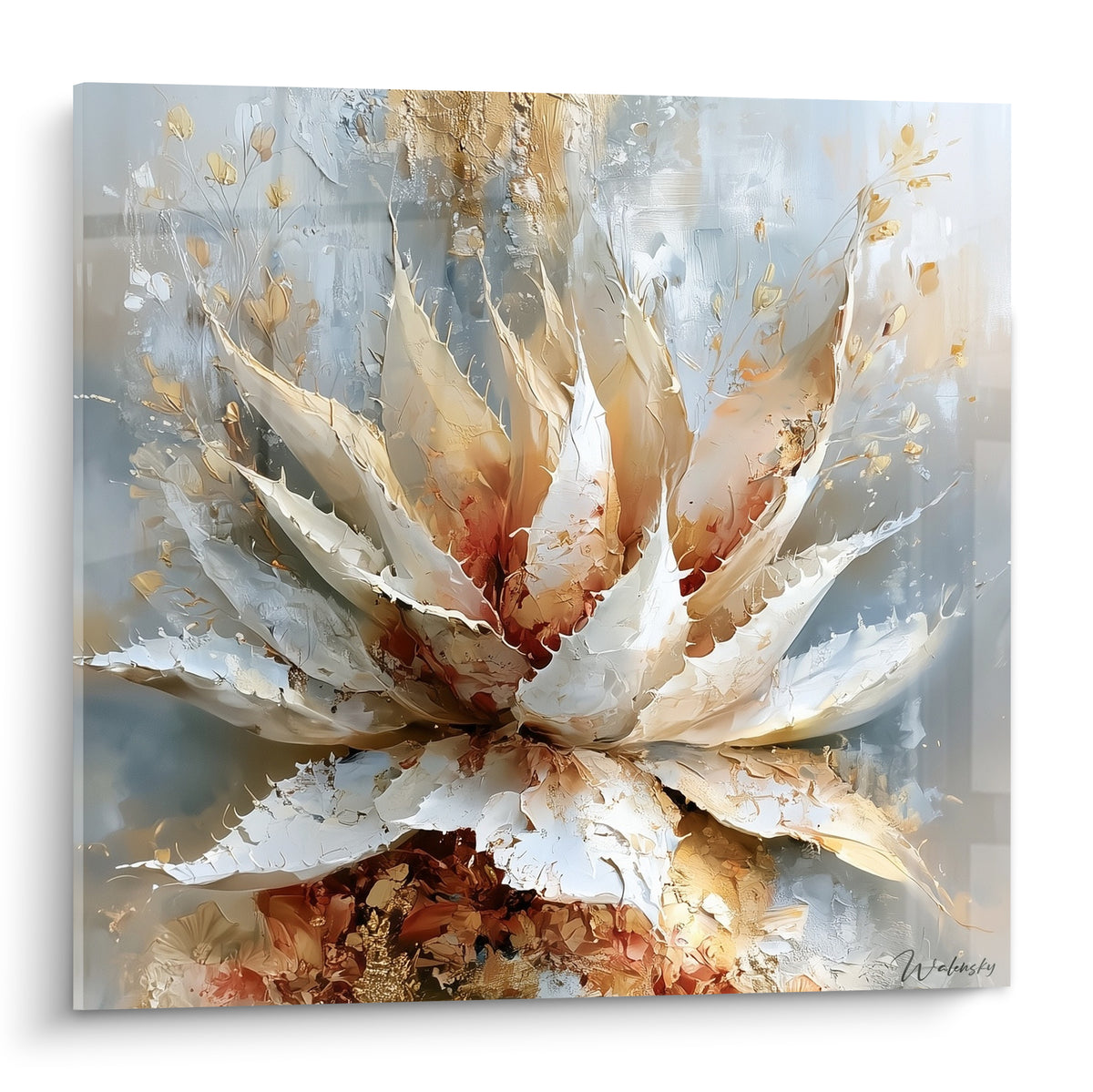 Aloe vera blanc et doré aux feuilles texturées sur fond bleu pastel et gris nuageux