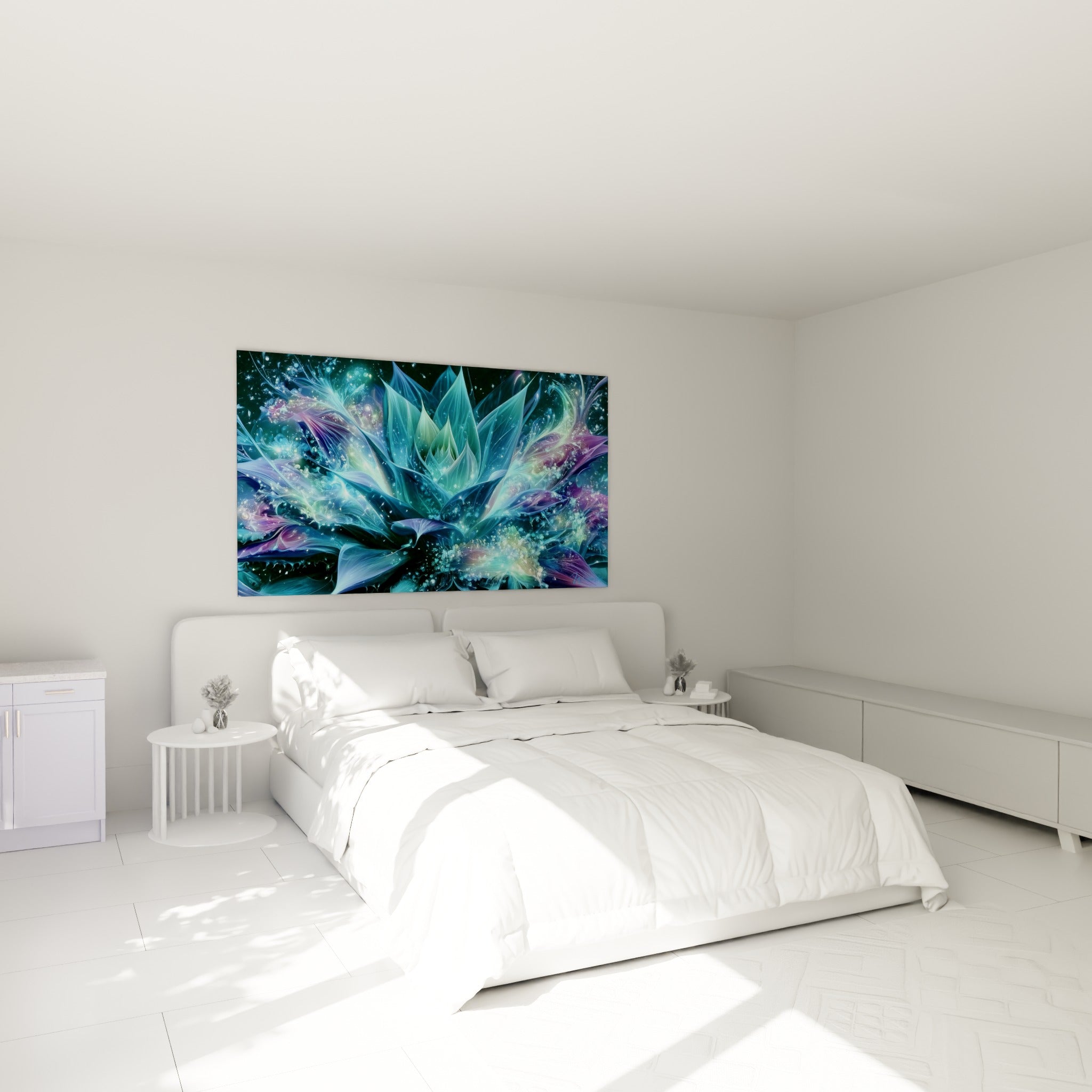 Succulente aloe vera bleu turquoise et violette au-dessus d'un lit dans une chambre claire
