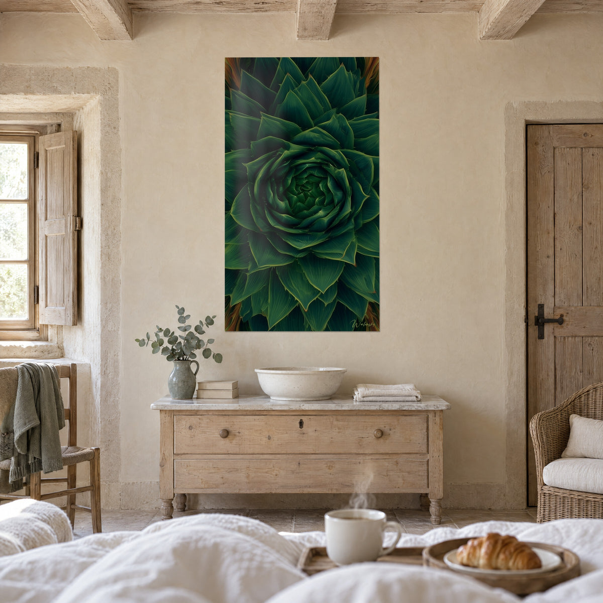 Tableau spirale hypnotique de feuilles d'agave vert émeraude et orangé, au-dessus d'un lit dans une chambre claire
