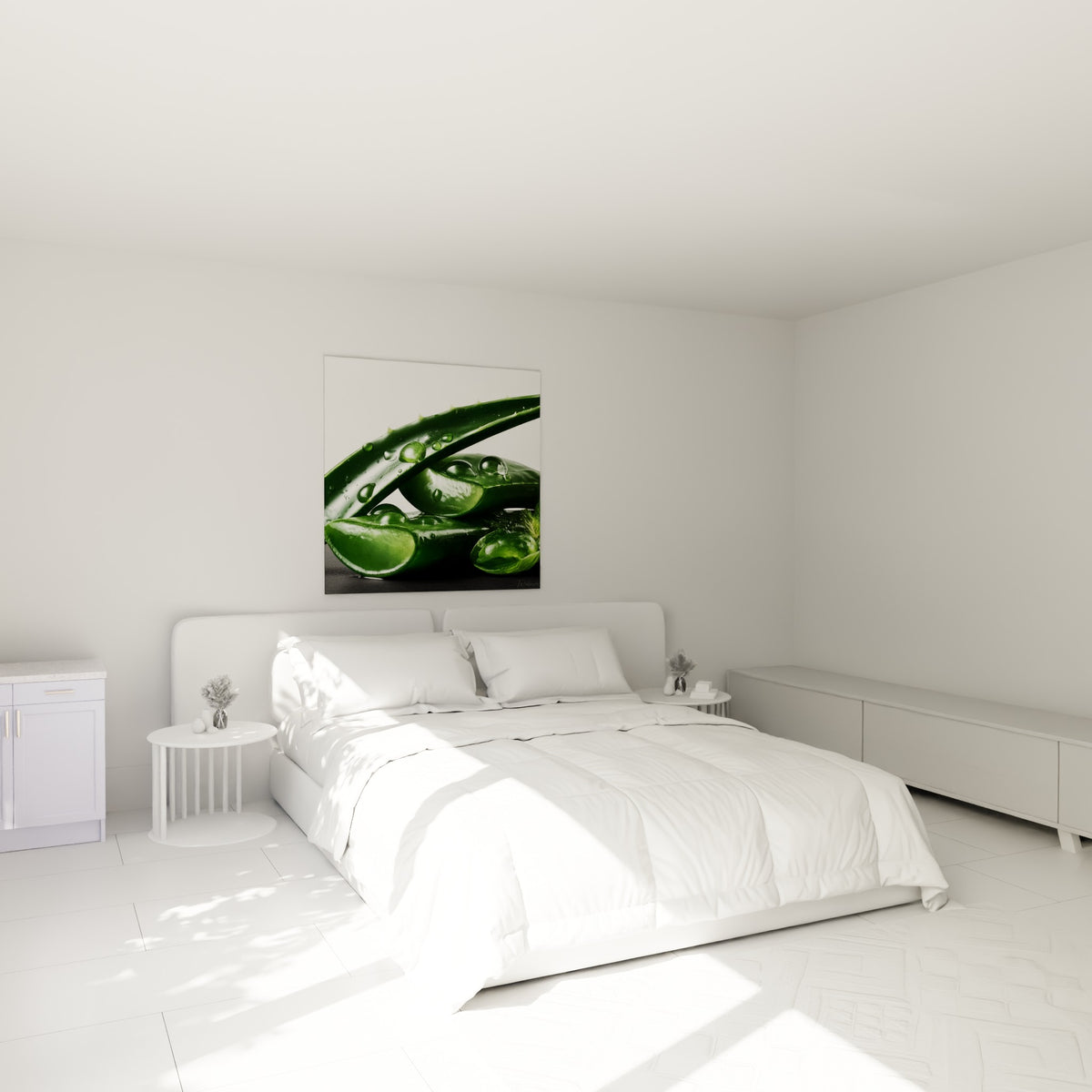 Aloe vera charnu vert émeraude et gouttes de rosée, accroché au-dessus d'un lit dans une chambre claire