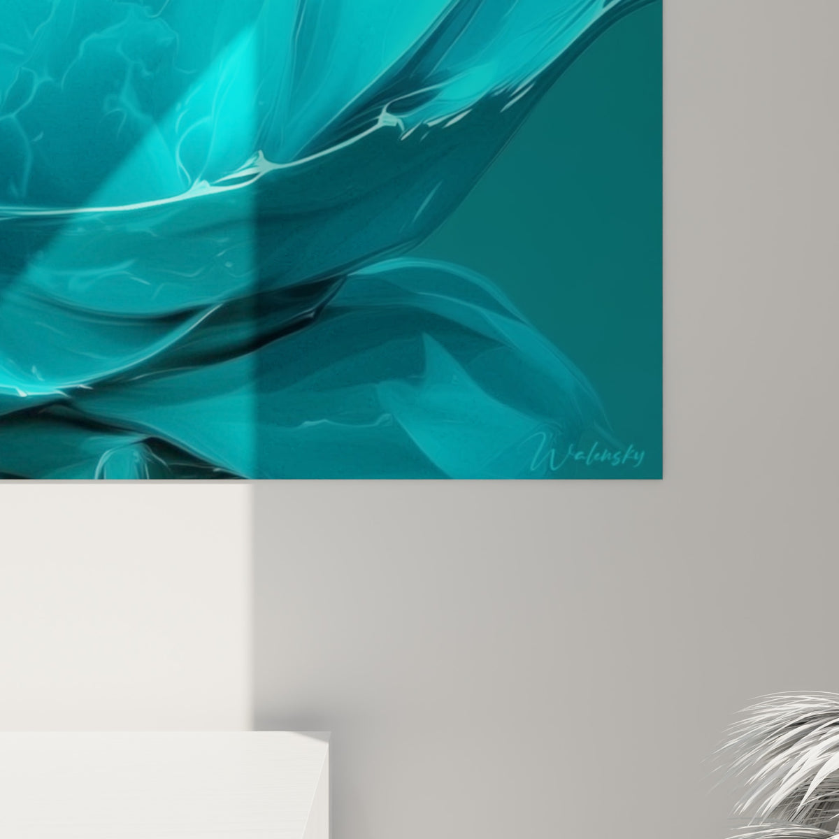Détail des épines et reflets turquoise sur les feuilles d'aloe vera à la matière glacée