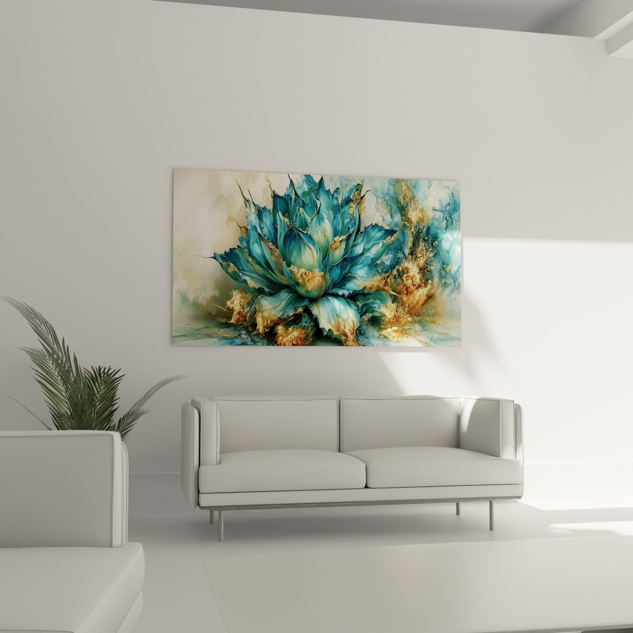 Plante d'Aloe vera aux teintes émeraude et dorées placée au-dessus d'un canapé dans un salon lumineux