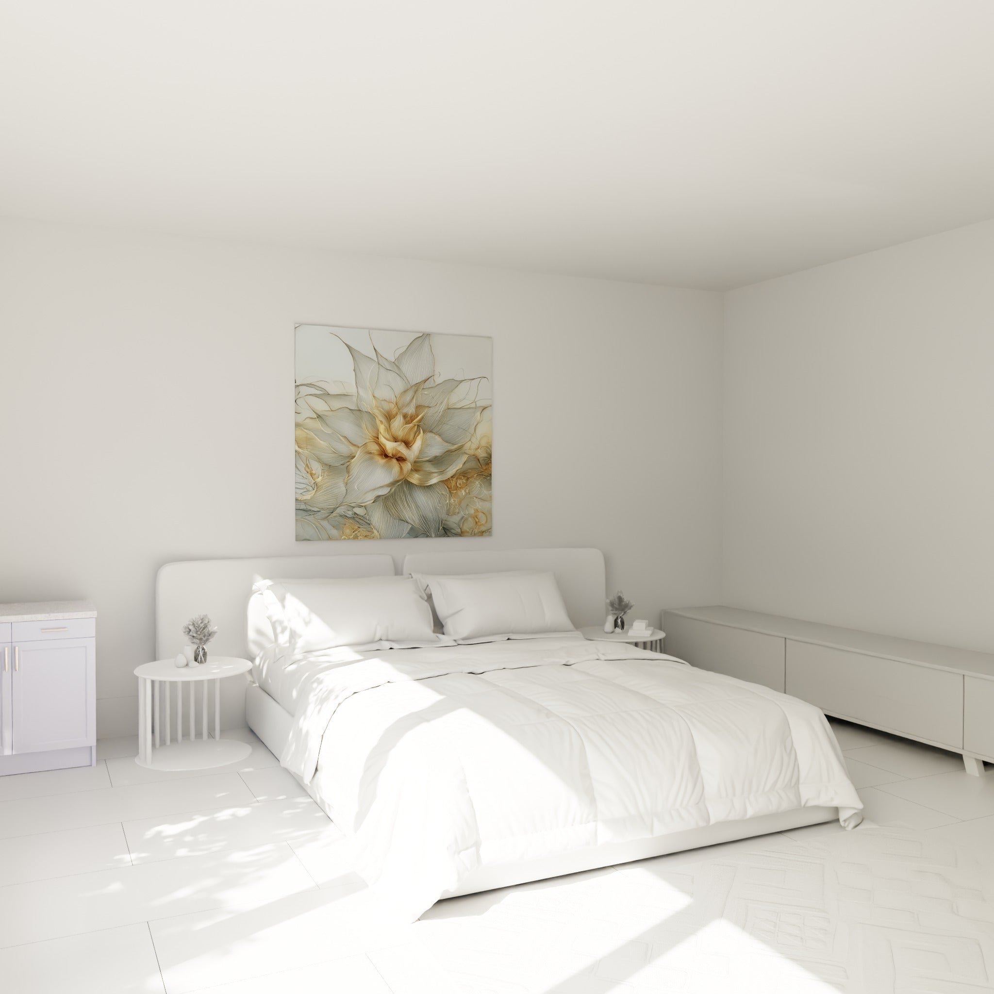 Fleur d'aloe vera argent et or déployée en étoile, accrochée au-dessus d'un lit dans une chambre claire