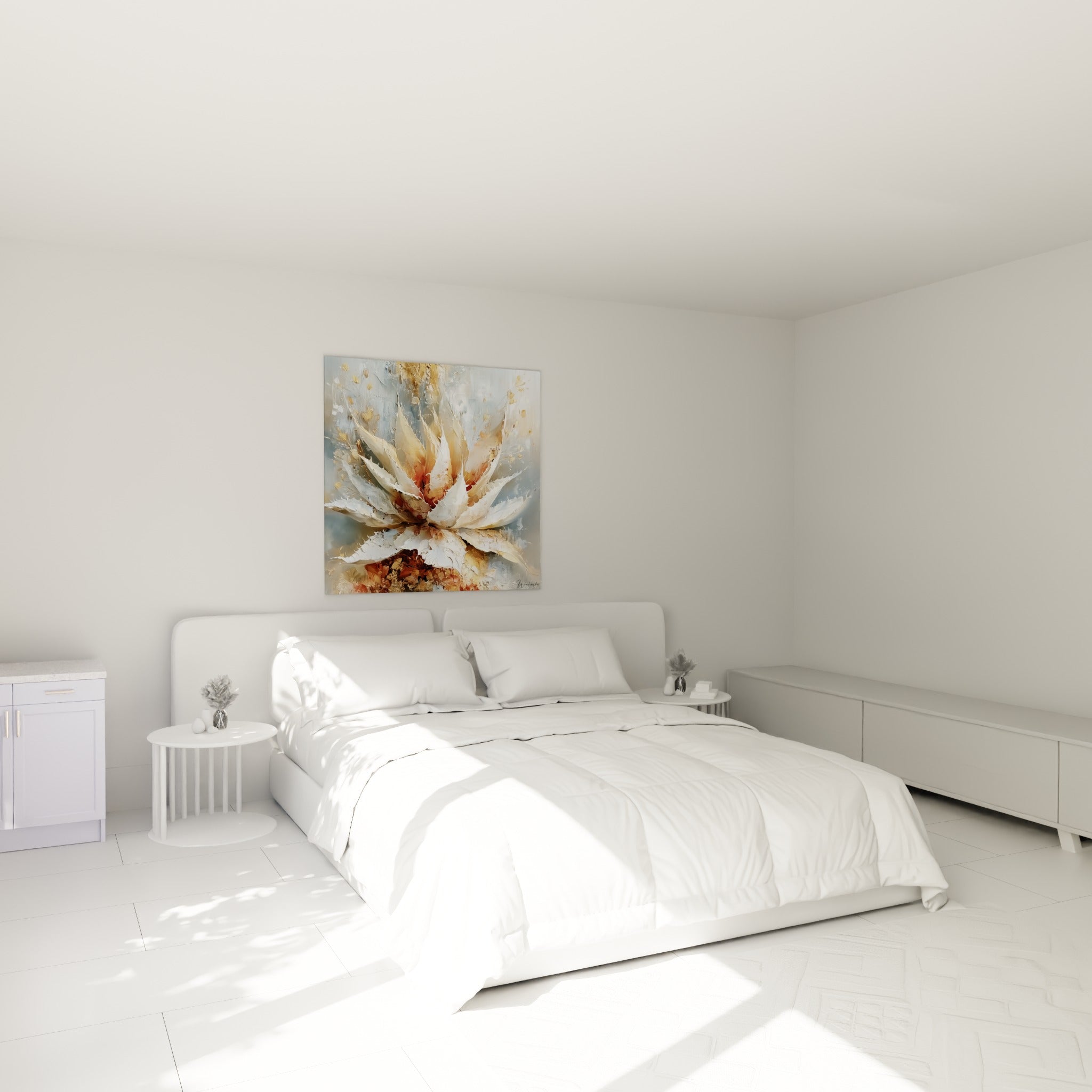 Feuilles d'aloe vera blanches et dorées au cœur terracotta, au-dessus d'un lit dans une chambre claire