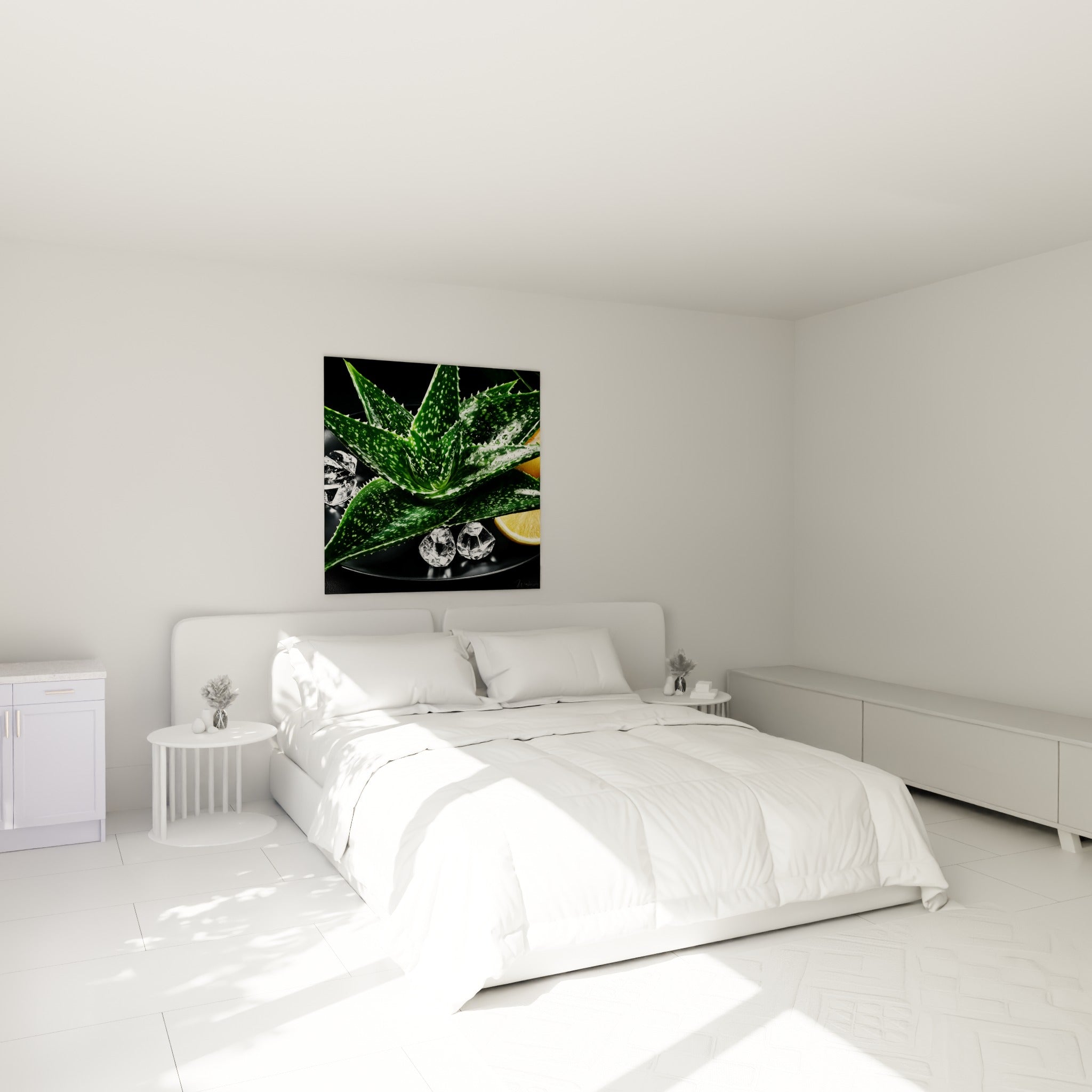 Feuilles d'aloe vera vertes et gouttelettes scintillantes au-dessus d'un lit dans une chambre claire