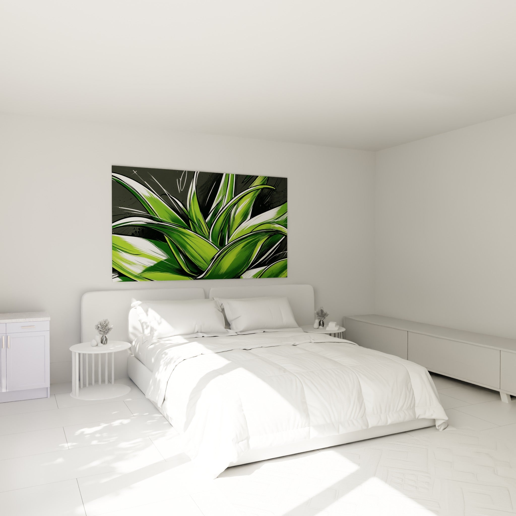 Feuilles vert vif d'Aloe vera striées de blanc, accrochées au-dessus d'un lit dans une chambre claire