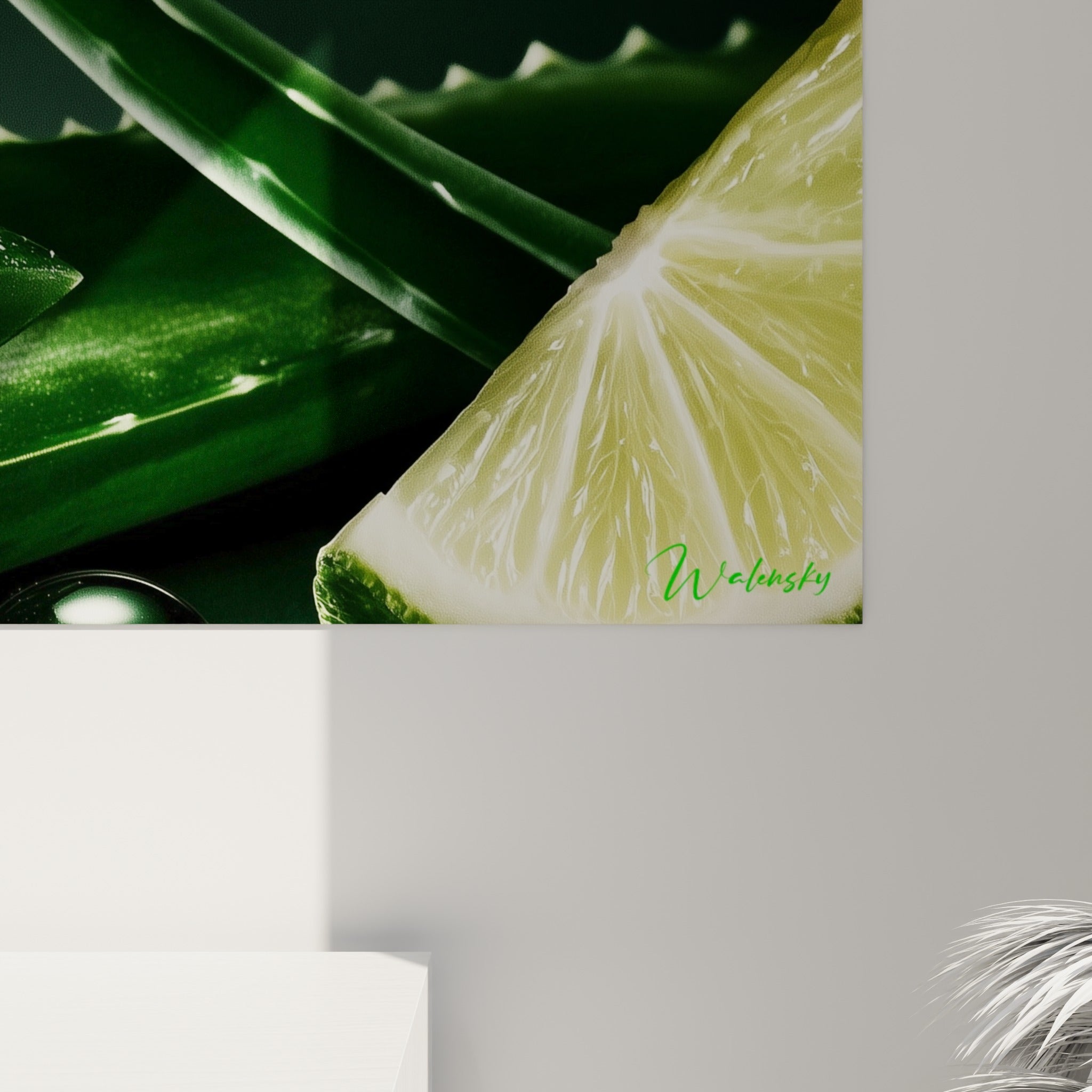 Grain de l'impression révélant les gouttes d'eau perlées et le vert intense de la feuille d'aloe vera
