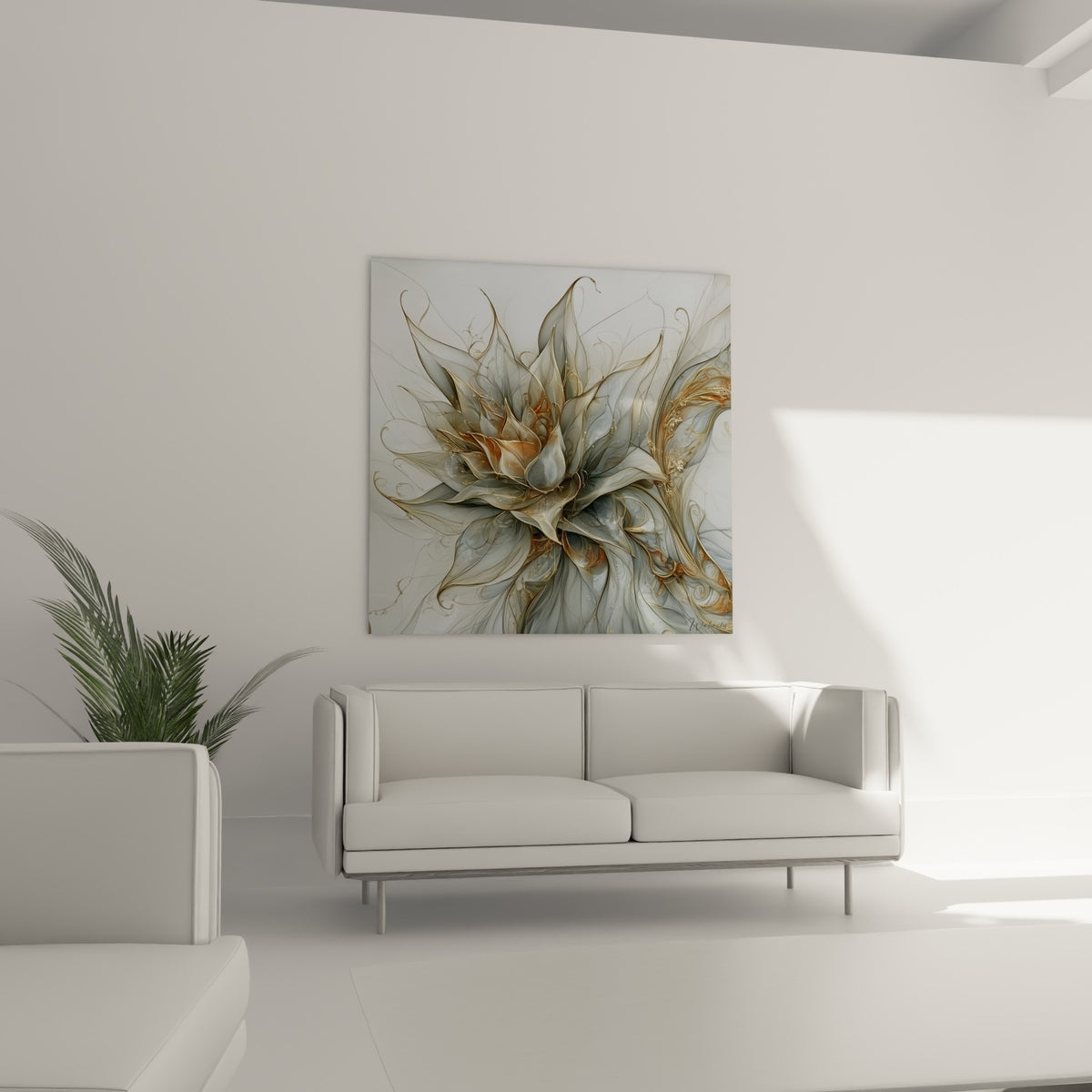 Composition d'aloe vera nacrée aux reflets dorés placée au-dessus d'un canapé dans un salon lumineux