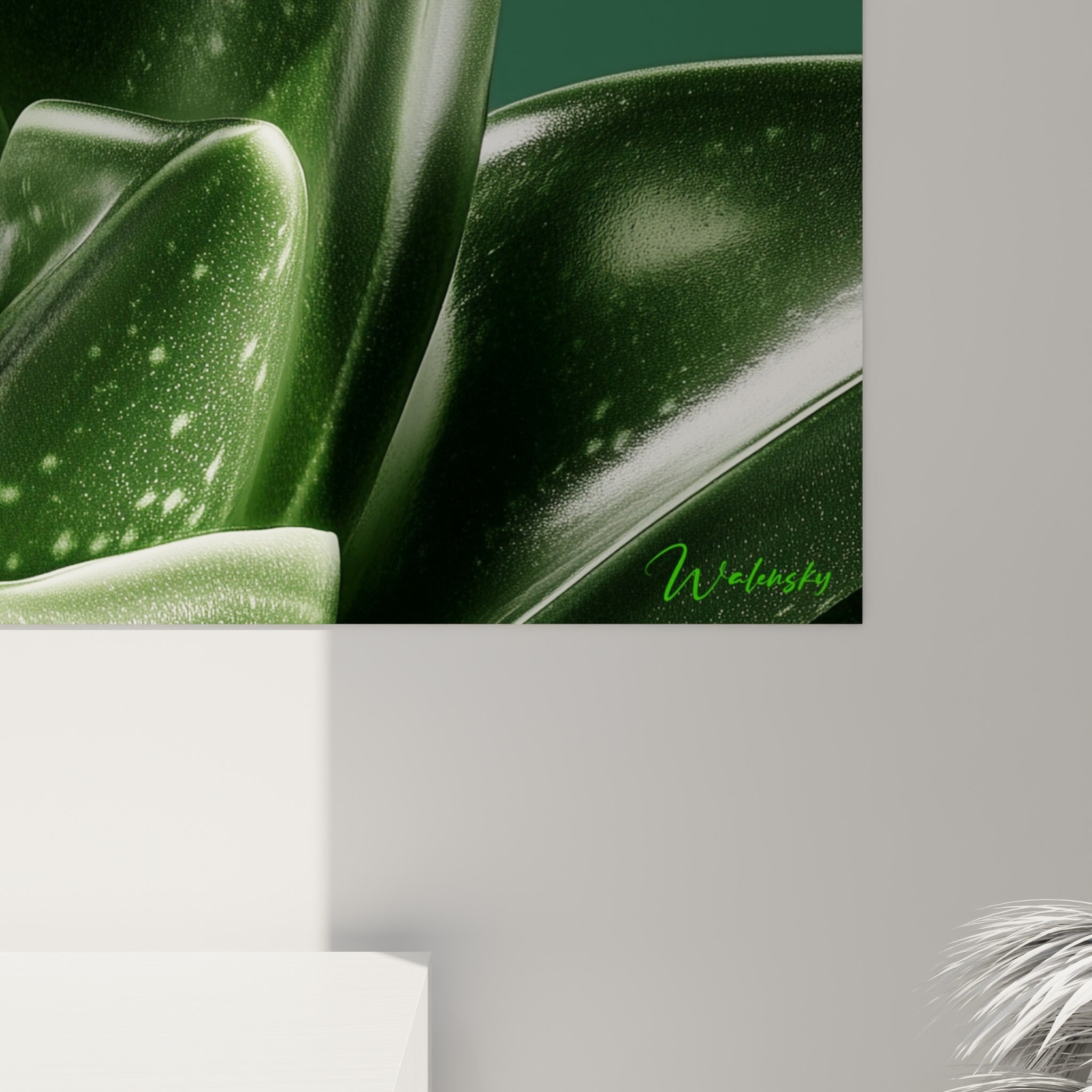 Grain lustré des feuilles d'aloe vera où le vert émeraude et l'anthracite se fondent en empâtements brillants.