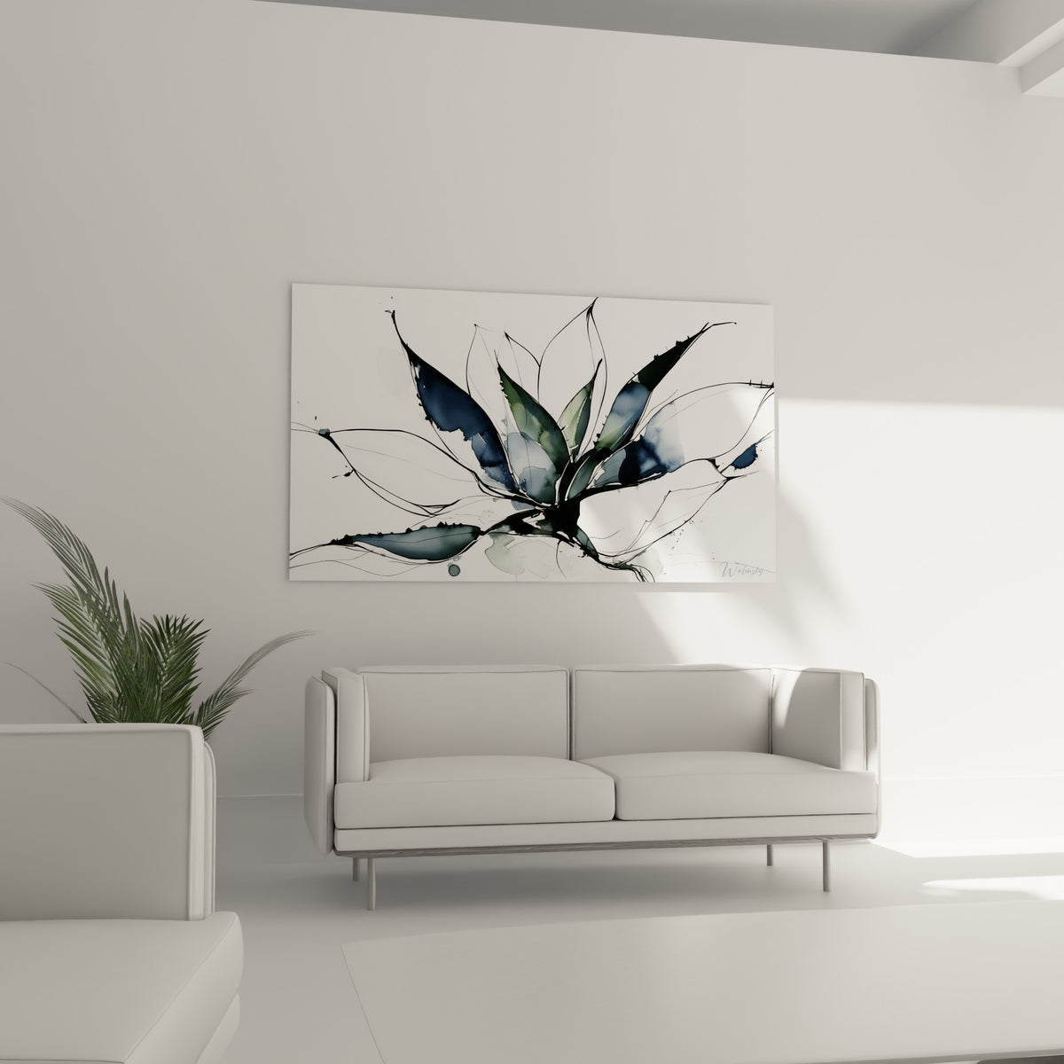 Composition d'Aloe vera vert sauge et bleu marine accrochée au-dessus d'un canapé dans un salon lumineux
