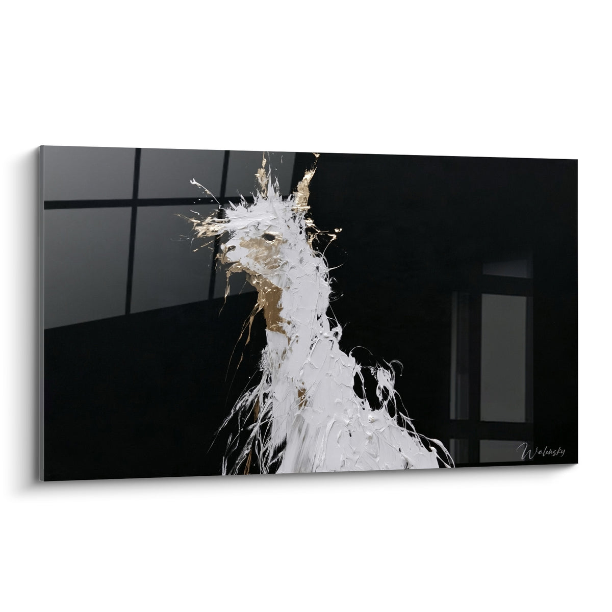Alpaga blanc et doré sculpté en relief sur un fond noir profond, empâtement épais