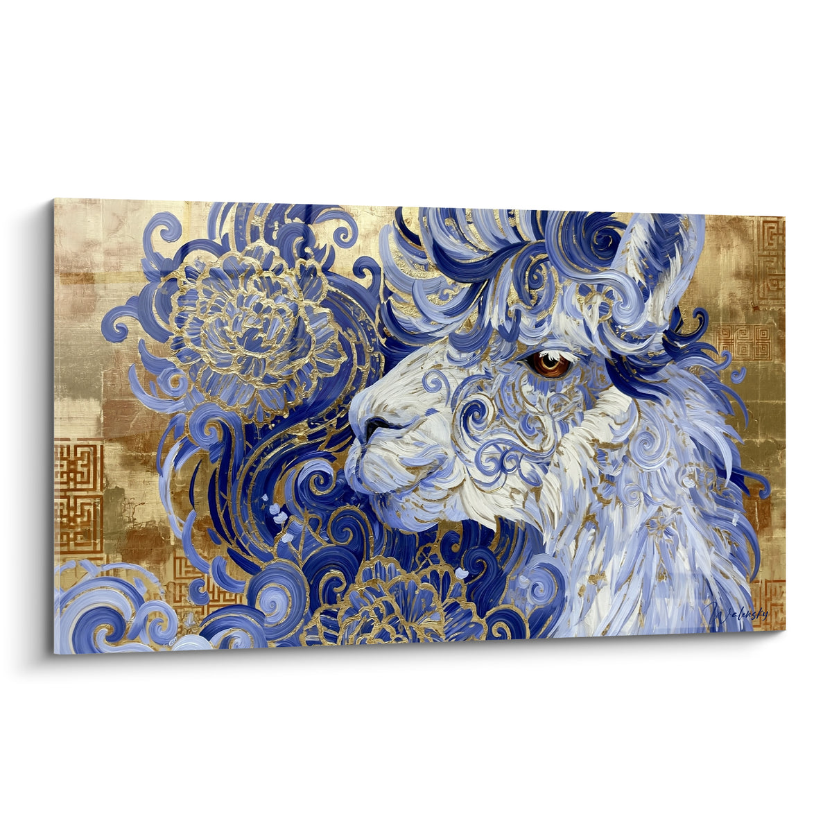 Alpaga blanc au pelage orné de volutes bleu marine sur fond doré patiné, motifs floraux entrelacés