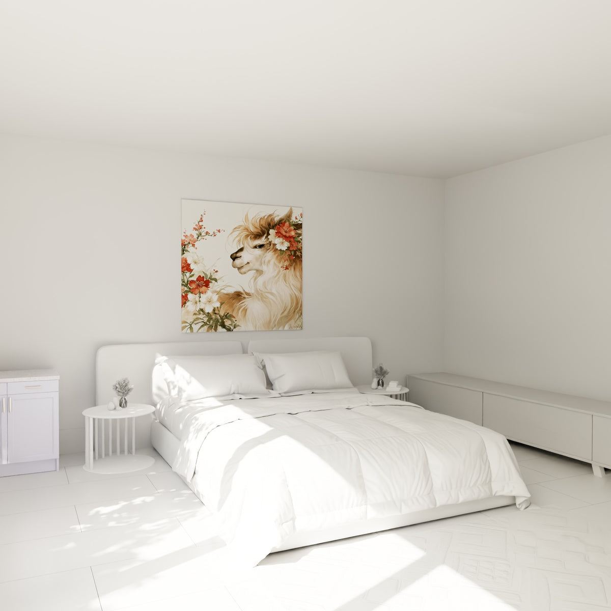 Silhouette d'alpaga fleuri aux teintes crème et corail au-dessus d'un lit dans une chambre claire