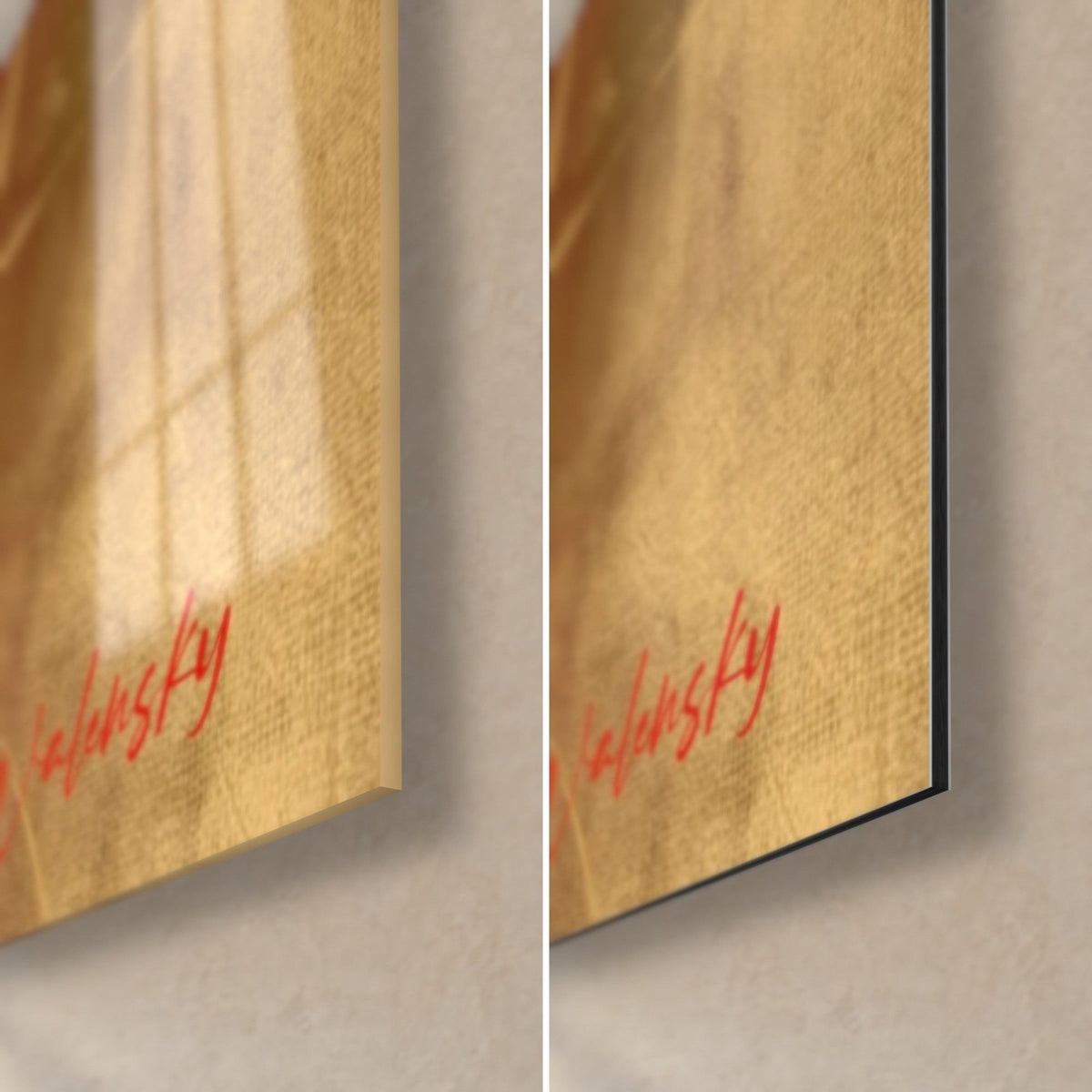 Gemälde Alpaka von Walensky, rot signiert unten rechts: glänzendes Acrylglas links, mattschwarzes Alu-Dibond rechts, patinierter Goldrahmen