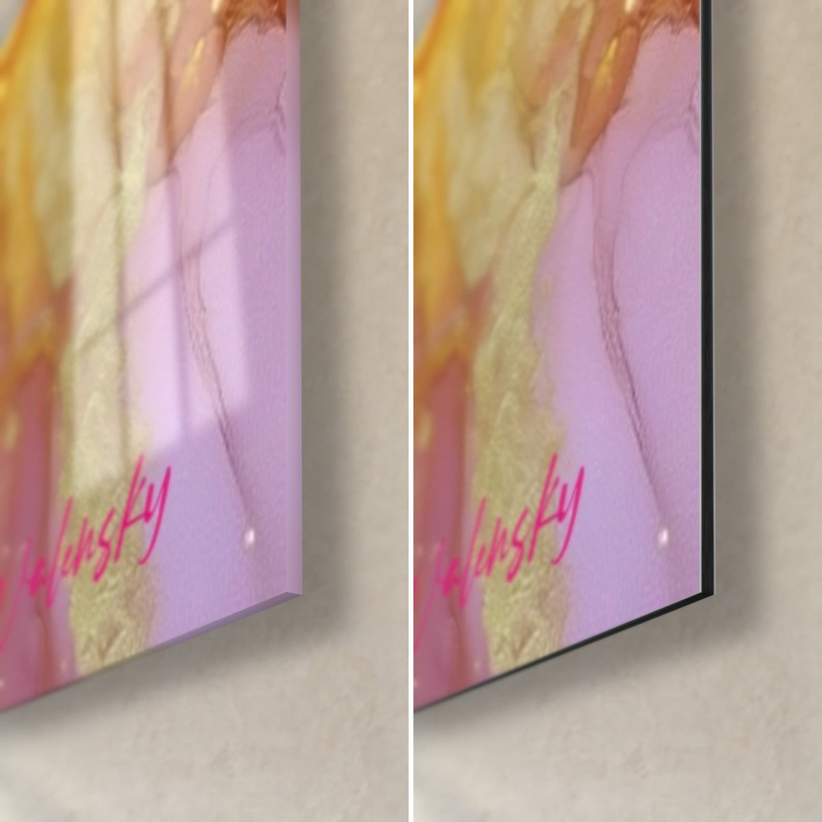 Tableau alpaga violet, coin bas droit, verre acrylique brillant et Dibond mat rose et or, tranche de 3 mm visible