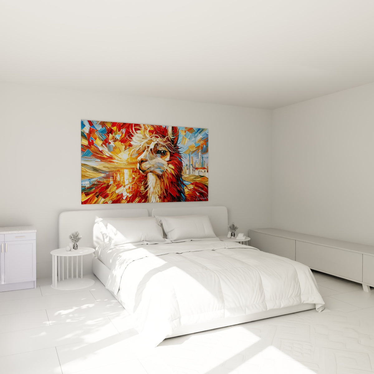 Alpaga fauve et crème aux textures épaisses, accroché au-dessus d'un lit dans une chambre claire