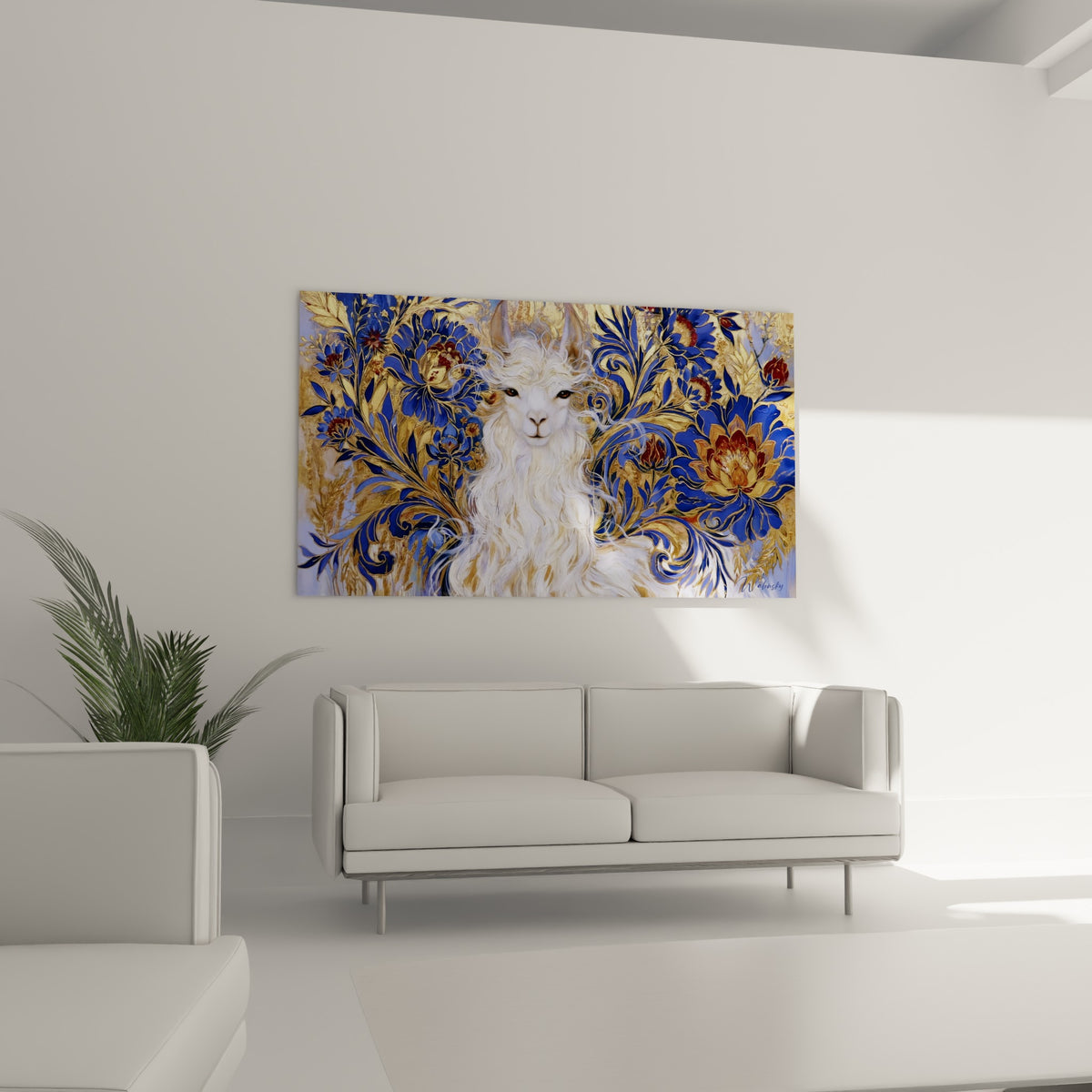 Museau doux de l'alpaga blanc entouré de volutes dorées et bleues au-dessus d'un canapé dans un salon lumineux