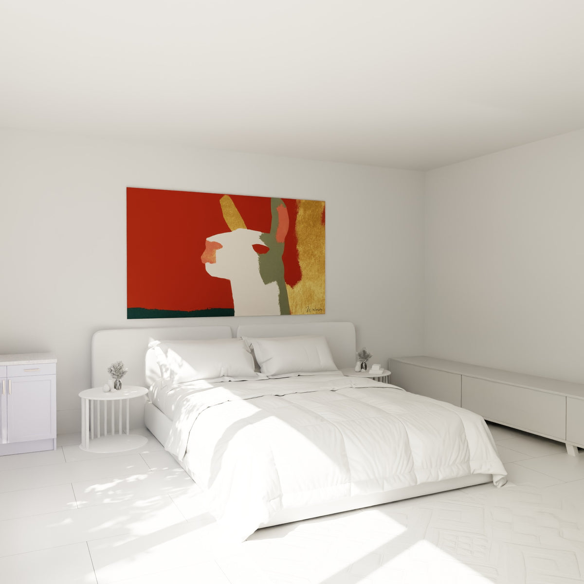 Silhouette d'alpaga crème et rouge brique, accrochée au-dessus d'un lit dans une chambre claire
