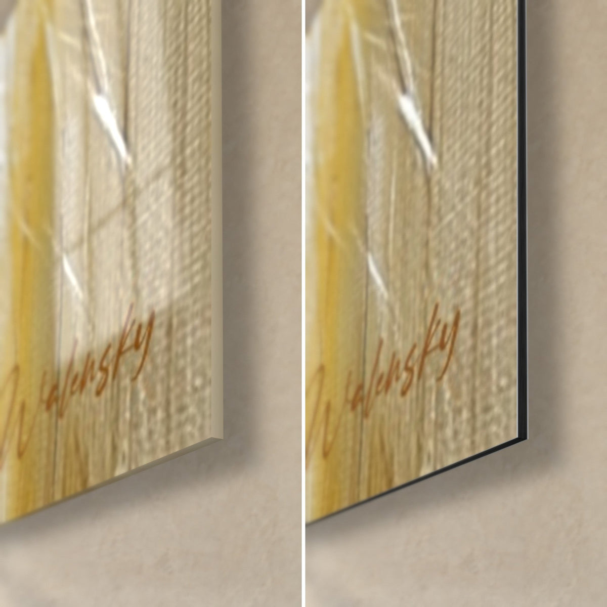 Tableau alpaga aux mèches jaune safran et blanc nacré, coin bas droit : verre acrylique brillant à gauche, alu Dibond mat à droite