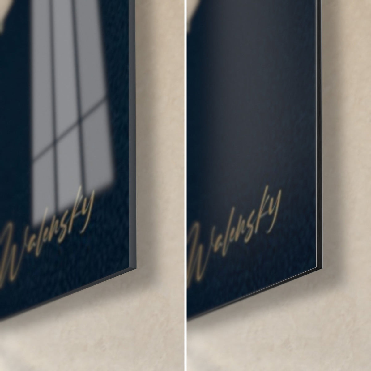 Tableau alpaga et signature Walensky dorée sur bleu marine, coin bas droit en verre brillant et en Dibond mat, tranche de 3 mm