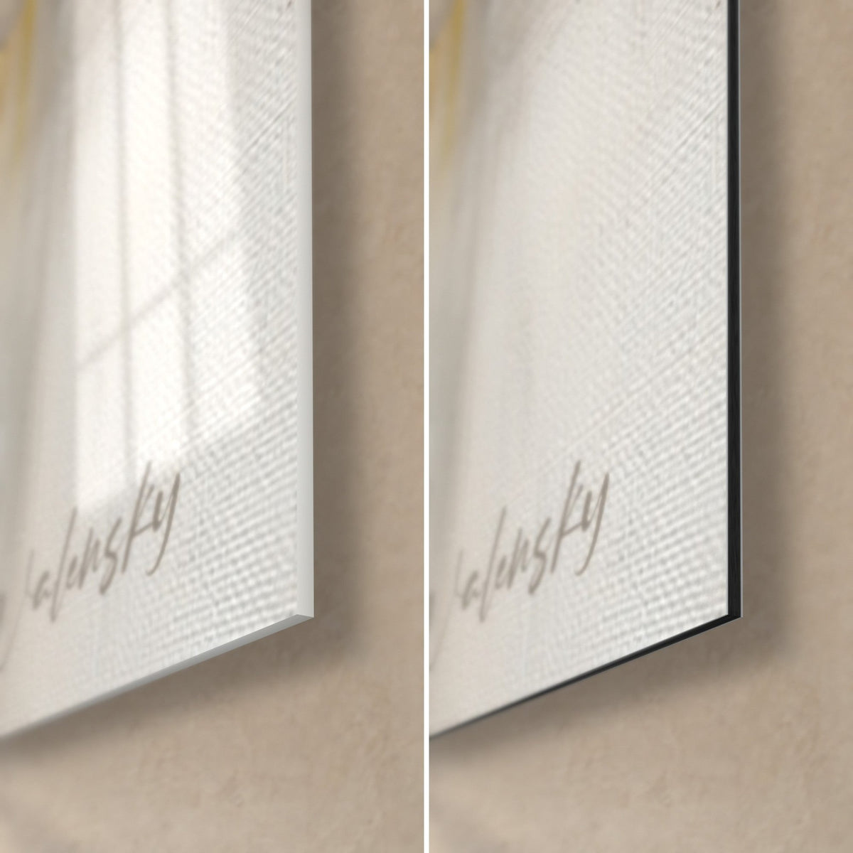 Quadro alpaca bianca e gialla, angolo in basso a destra: vetro acrilico lucido con riflessi, alluminio Dibond grigio opaco, spessore 3 mm