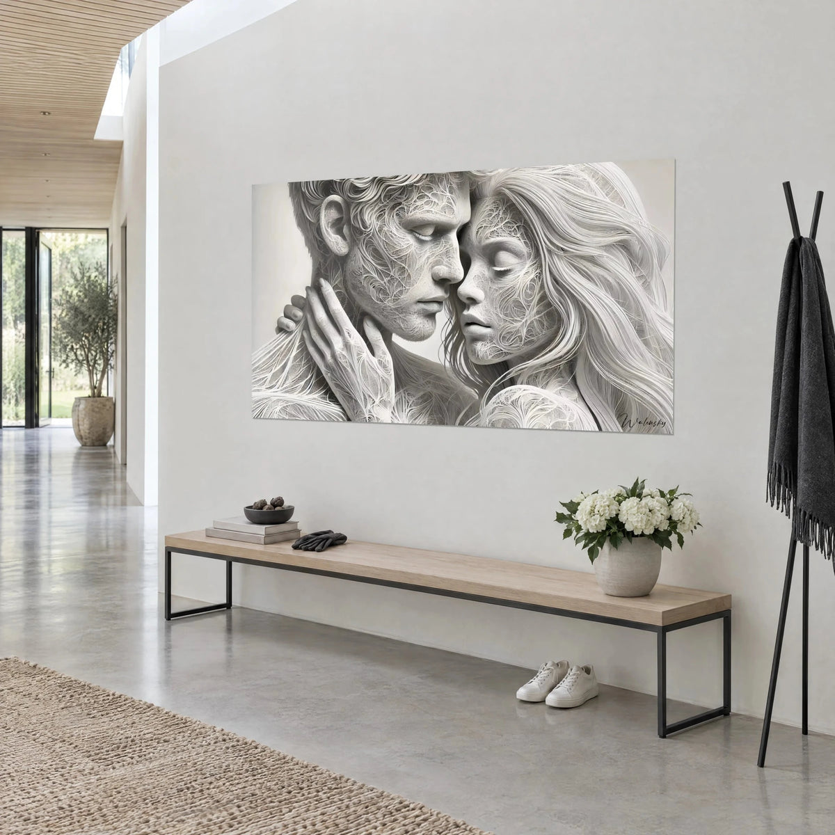 Tableau baiser sur le point de naître, visages gravés de fines lignes grises et ivoire, mèches blondes ondulées, mur blanc et banc en bois