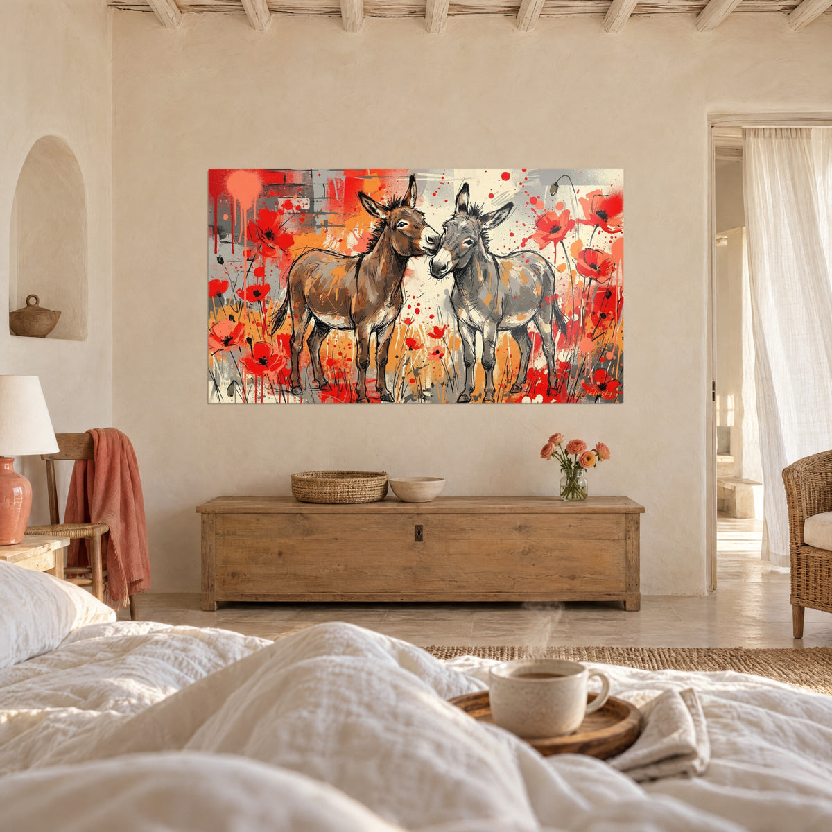Schilderij landelijke tederheid, bruine en grijze ezels in een weide van rode klaprozen, boven een bed in een lichte slaapkamer