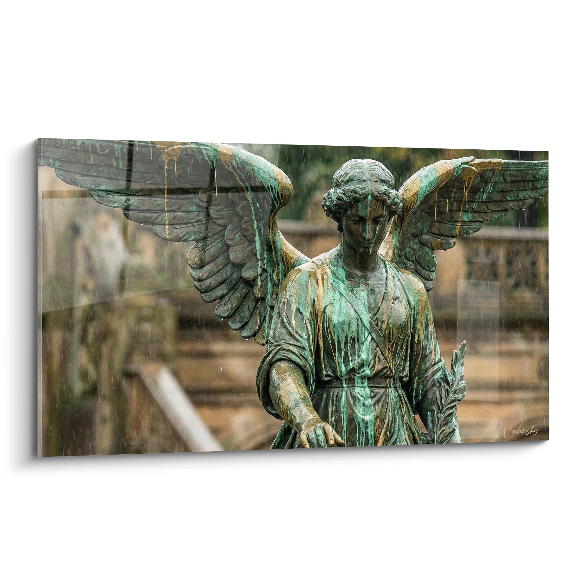 Statue ange bronze patine verte ailes deployees sous pluie tableau spirituel edition manhattan