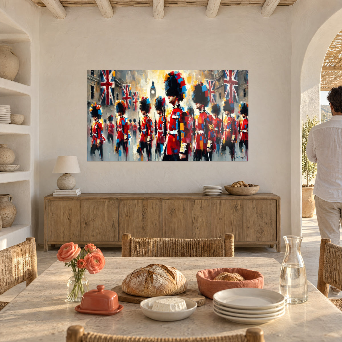 Cuadro del relevo de la guardia londinense pintado en fragmentos rojos, azules y dorados, banderas ondeando, en un salón mediterráneo