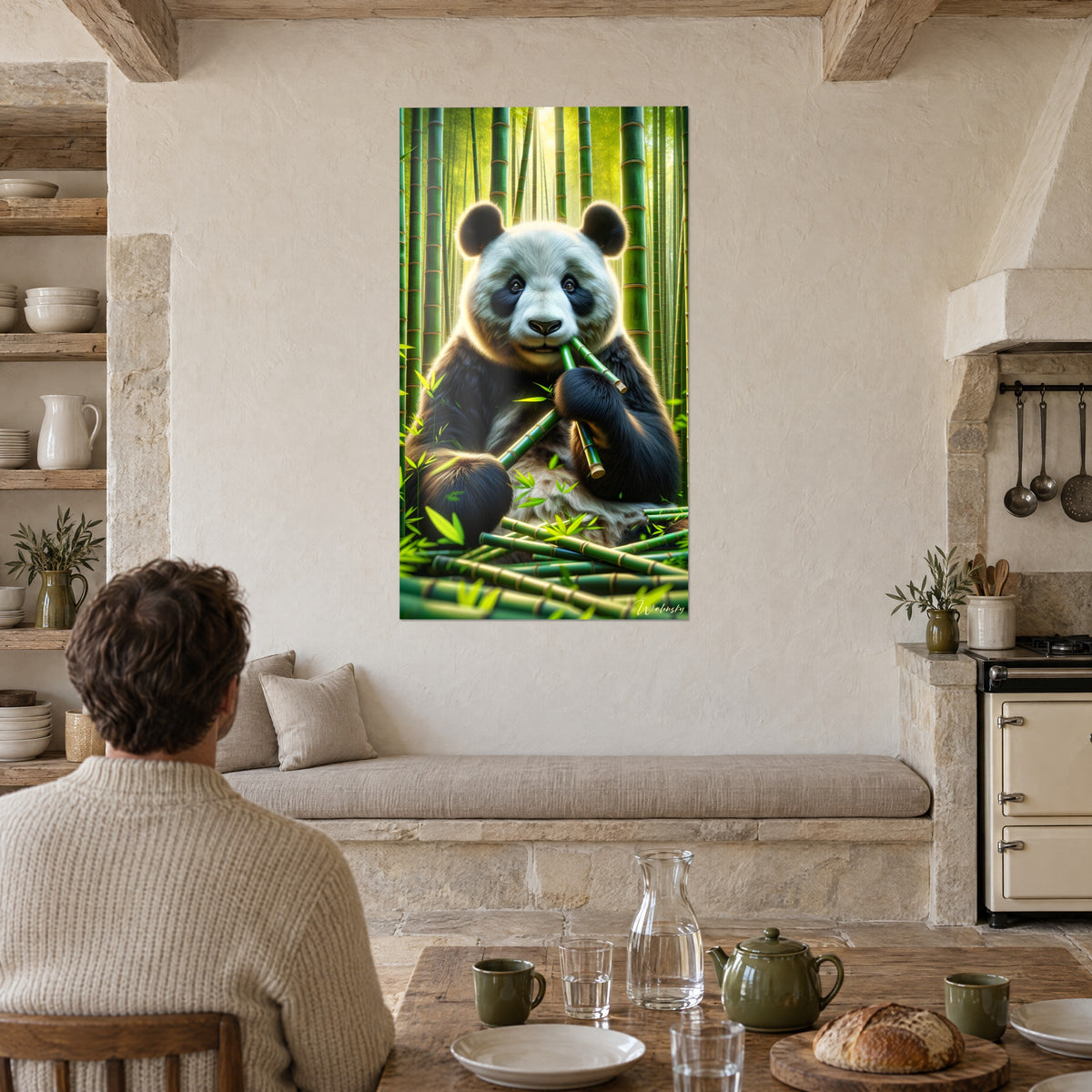 Gemälde mit einem lebendig wirkenden Pandaplüsch, der Bambus in seinen Pfoten hält, Smaragdgrün und tiefes Schwarz, weiße Putzwand, Steinküche