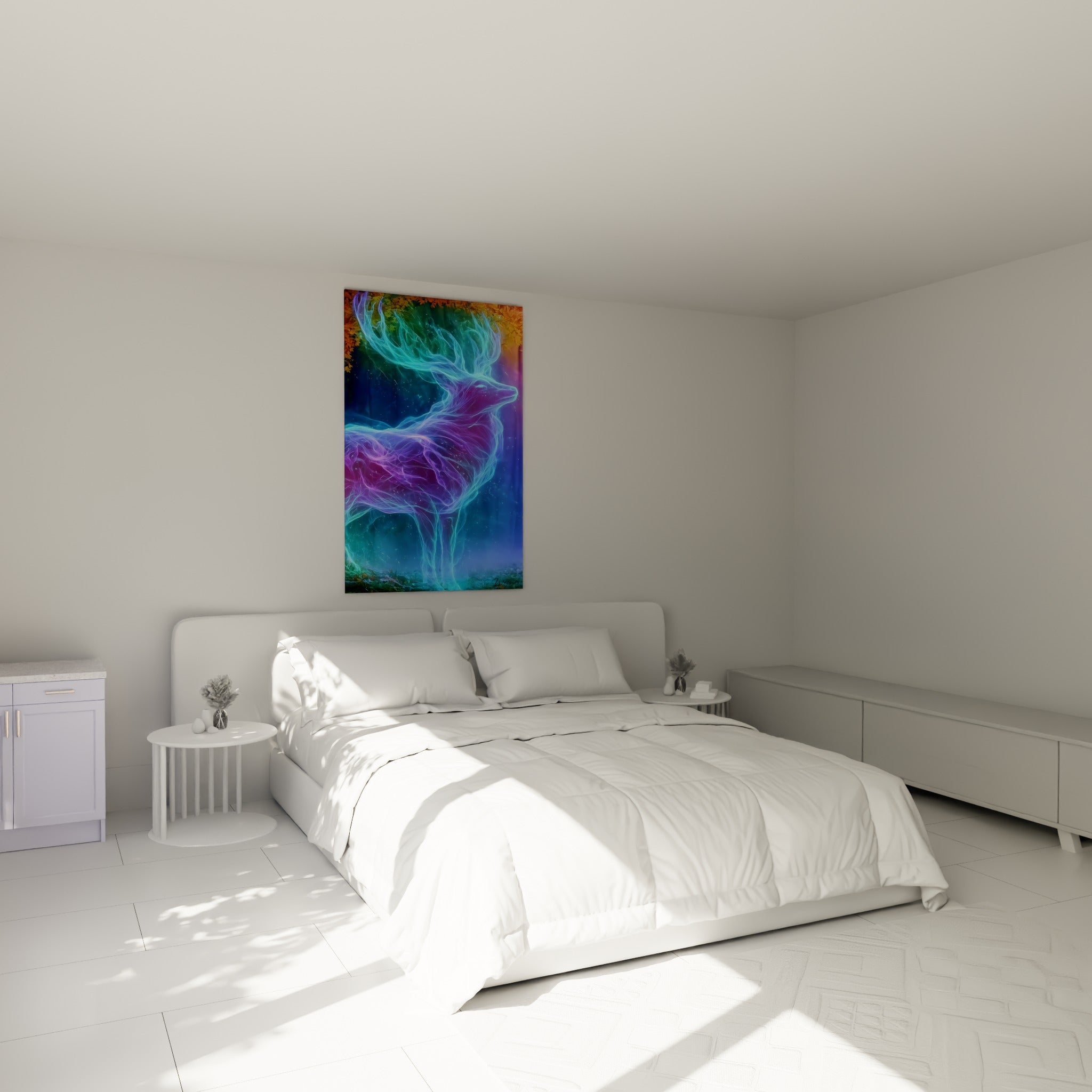 Silhouette de cerf translucide bleu et magenta accrochée au-dessus d'un lit dans une chambre claire