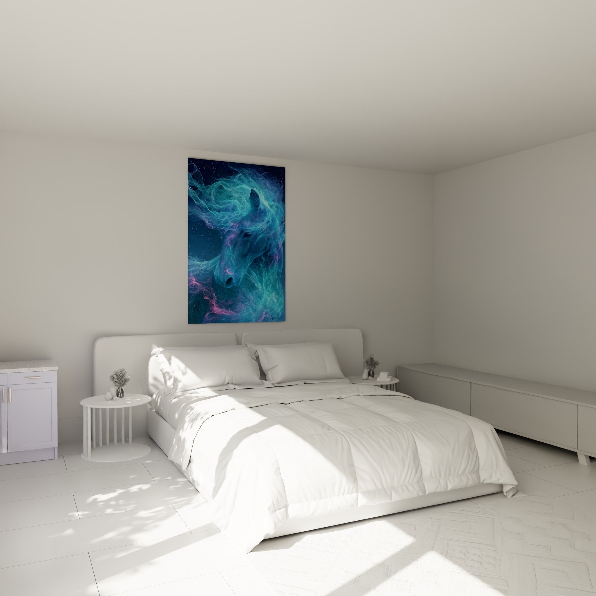 Crinière turquoise et éclairs violets d'un cheval fantomatique, au-dessus d'un lit dans une chambre claire