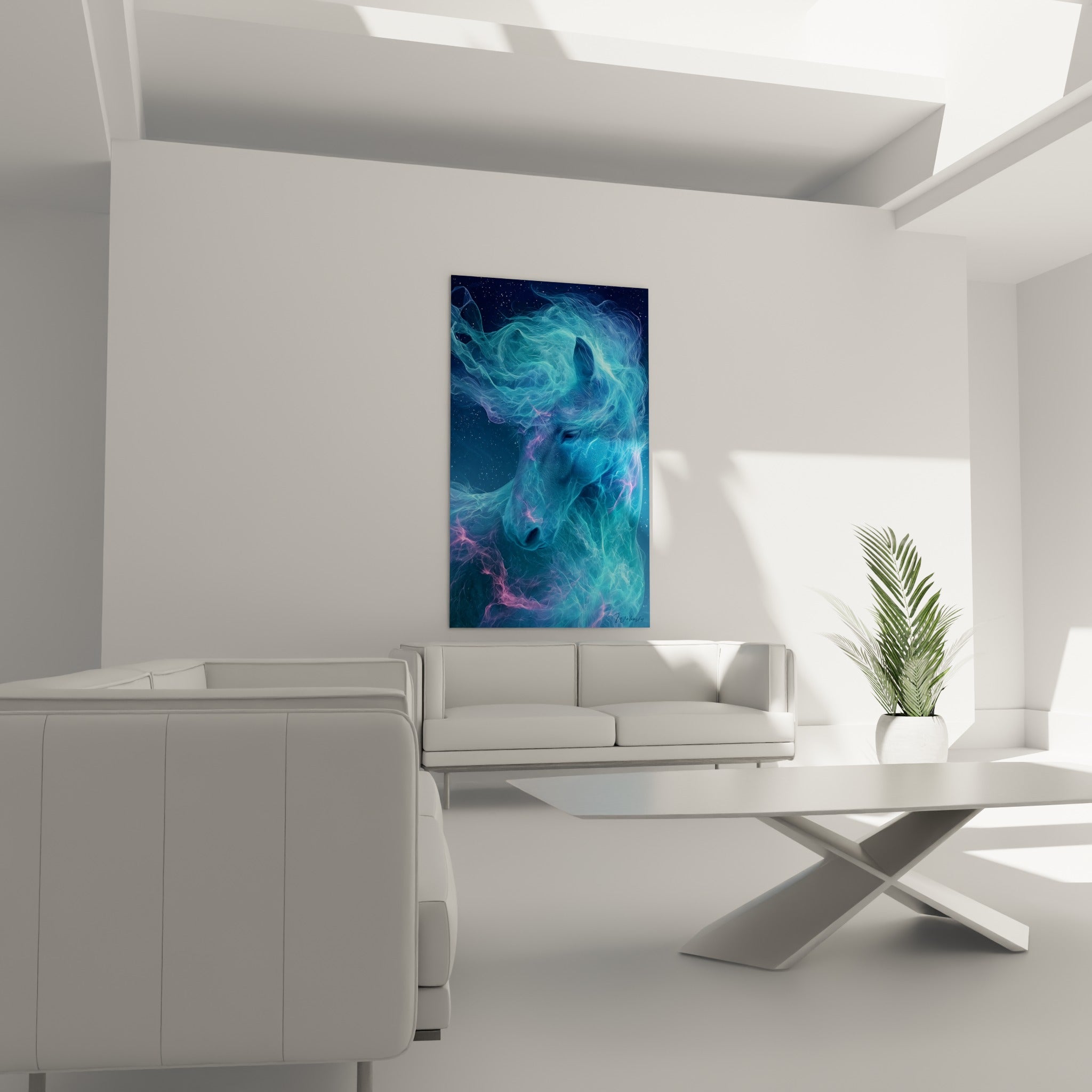 Tête de cheval bleu ciel traversée de filaments magenta, au-dessus d'un canapé dans un salon lumineux