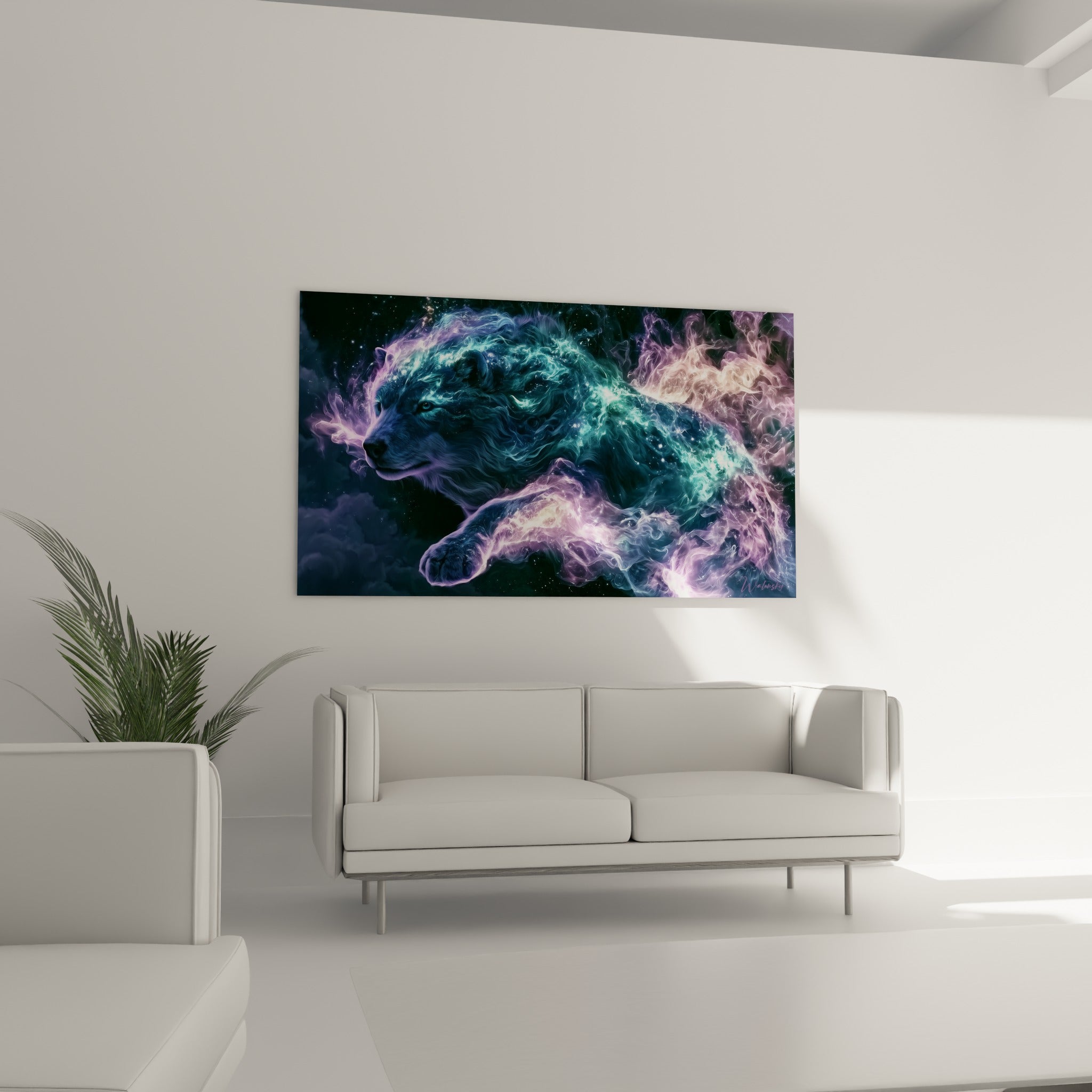 Loup céleste aux flammes violettes et bleu marine, disposé au-dessus d'un canapé dans un salon lumineux