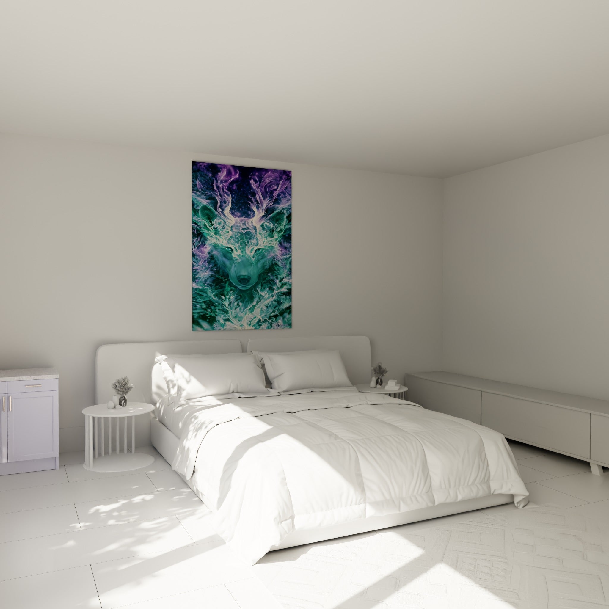 Créature mystique turquoise et mauve aux volutes de fumée, accrochée au-dessus d'un lit dans une chambre claire