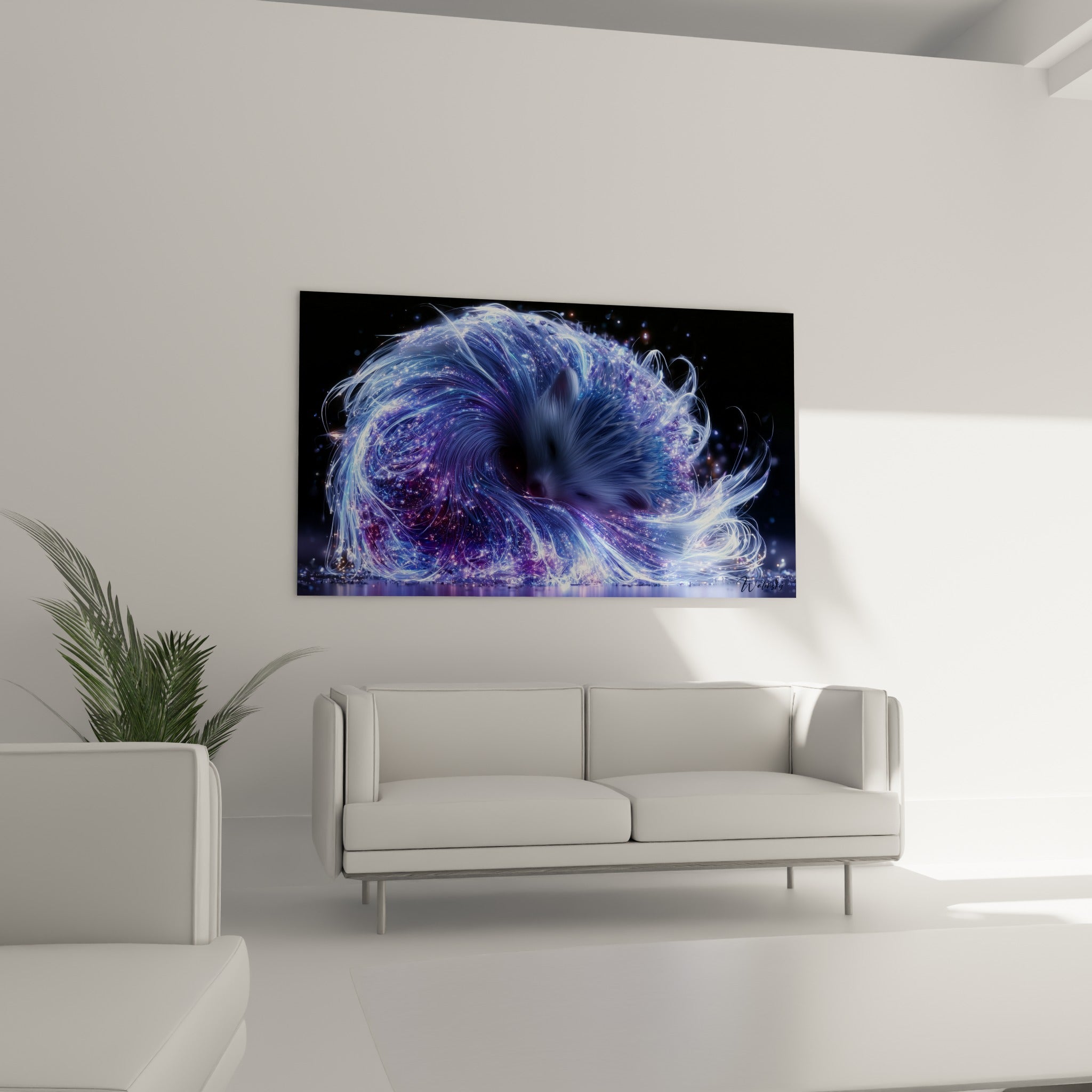 Renard scintillant aux volutes violet profond et bleu nuit, au-dessus d'un canapé dans un salon lumineux