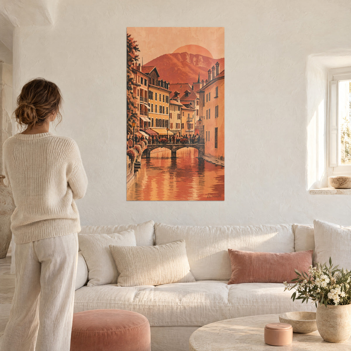 Ruelles savoyardes aux tons dorés et roses, au-dessus d'un lit dans une chambre claire